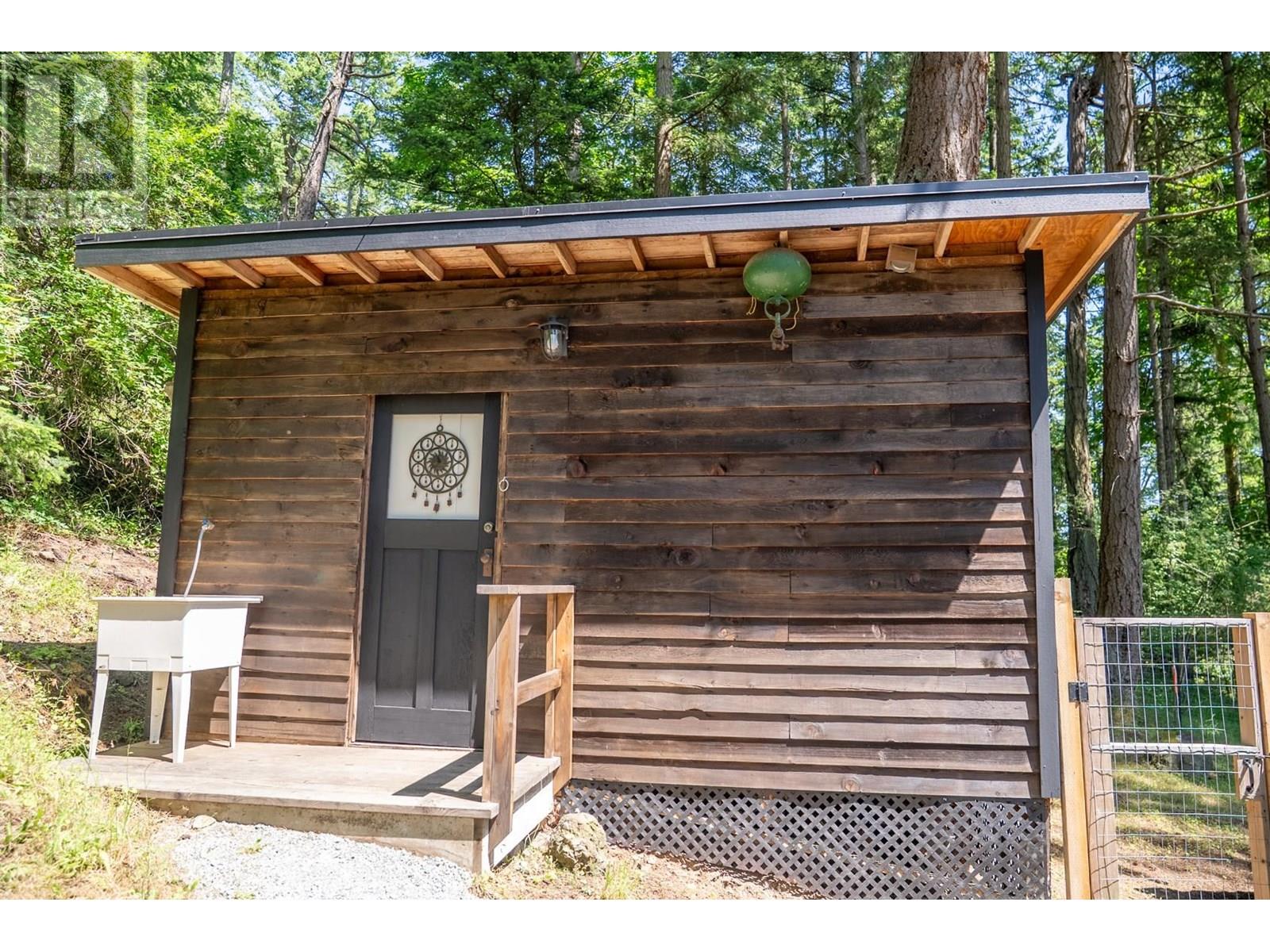 9907 GOWLLAND POINT ROAD, Pender Island