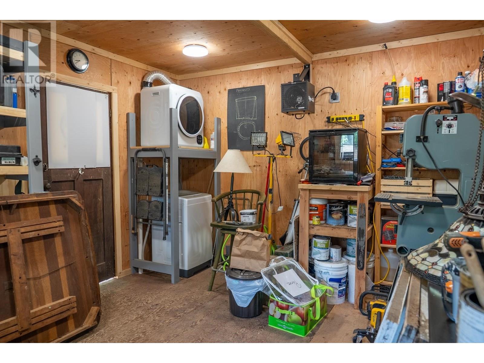 9907 GOWLLAND POINT ROAD, Pender Island