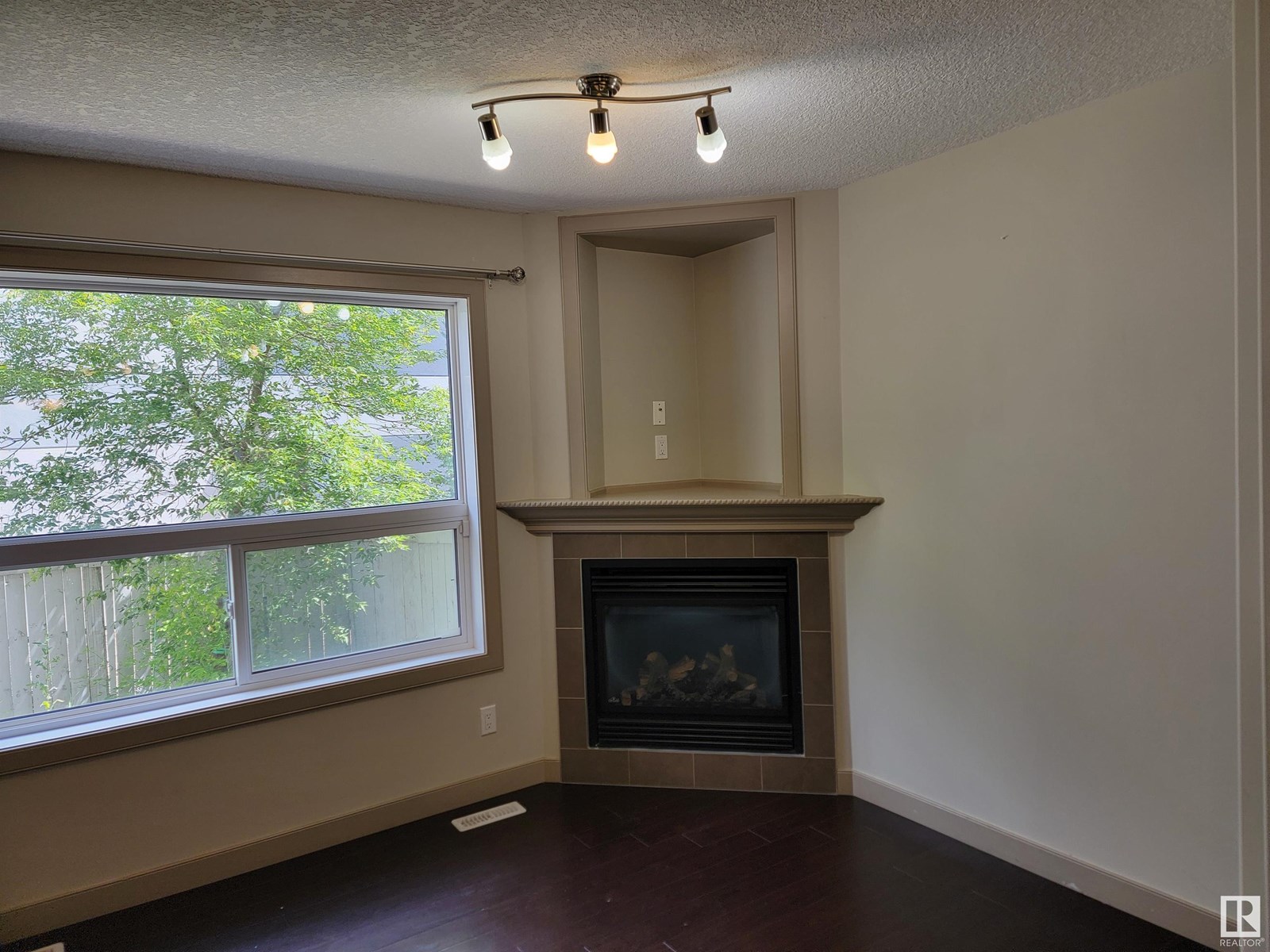 Photo 3 of 5 1820 34 Av Nw, Edmonton AB