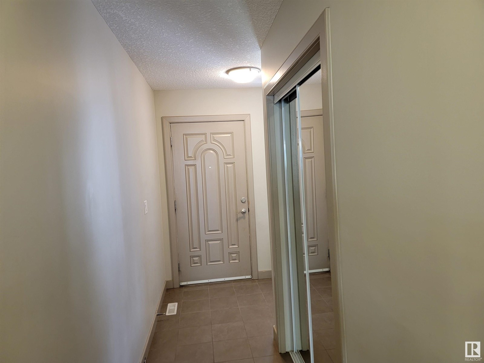 Photo 13 of 5 1820 34 Av Nw, Edmonton AB