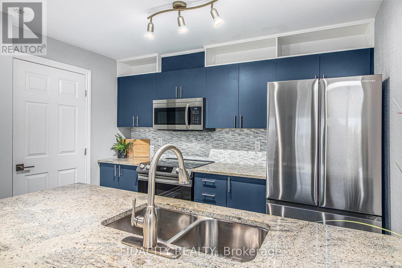 Photo 4 of K 139 Harthill Way, Ottawa ON
