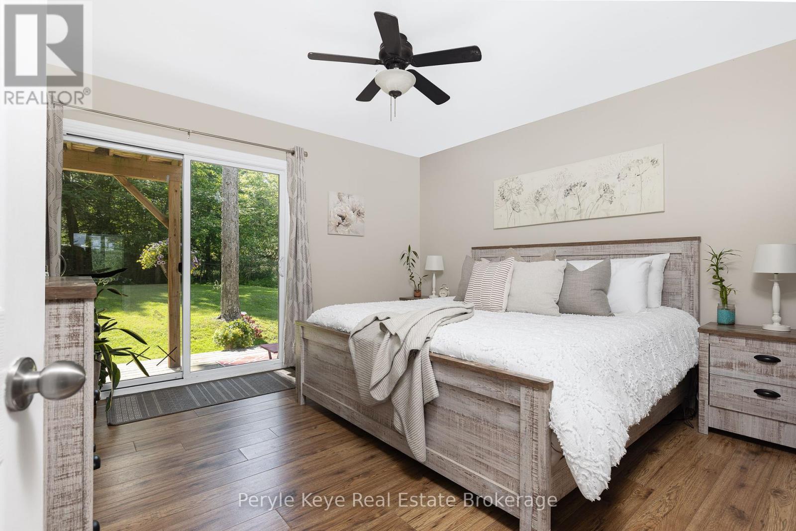 Photo 33 of 820 Manitoba Street, Bracebridge ON
