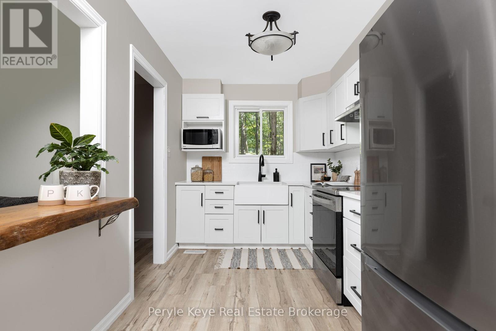 Photo 34 of 820 Manitoba Street, Bracebridge ON
