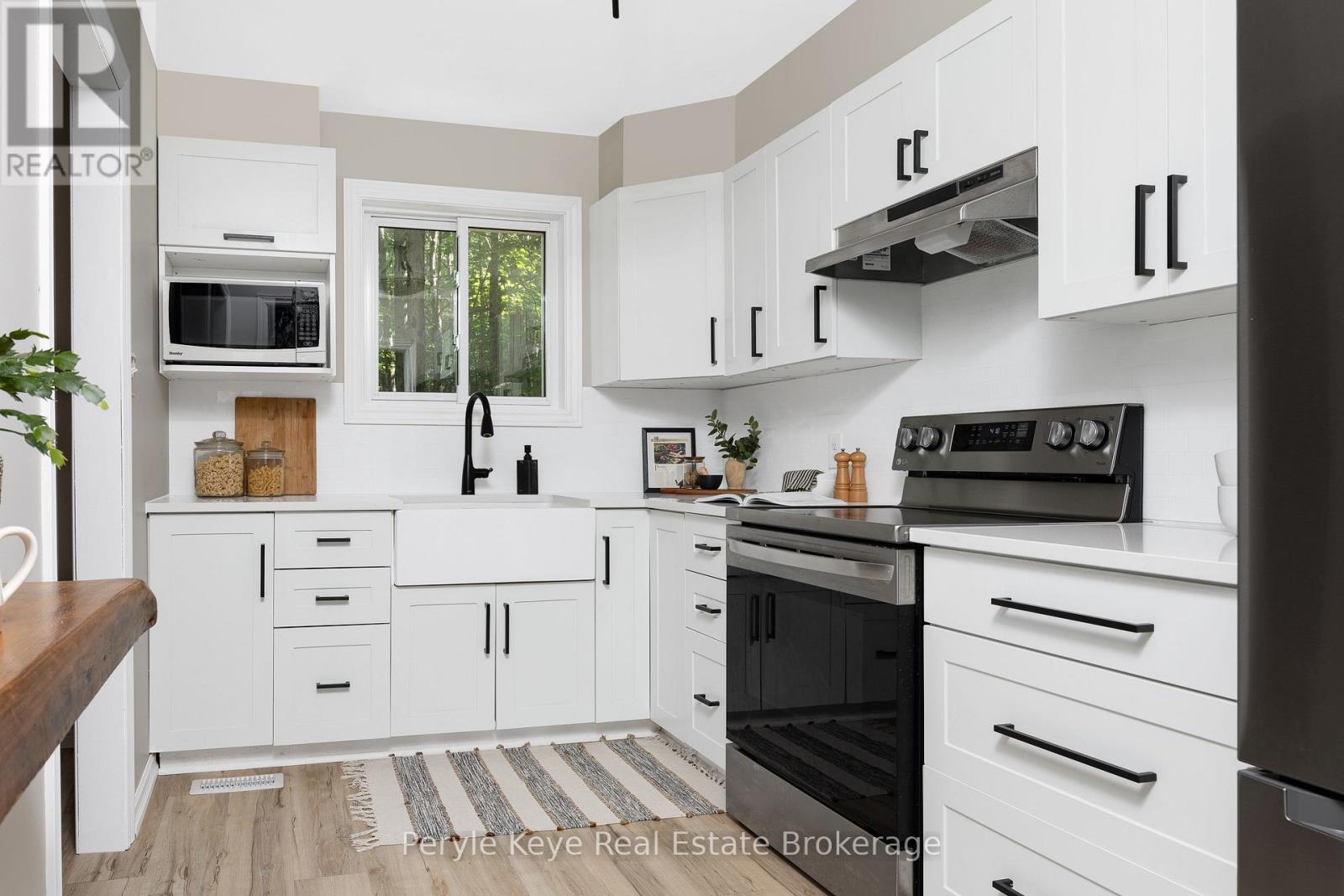 Photo 15 of 820 Manitoba Street, Bracebridge ON