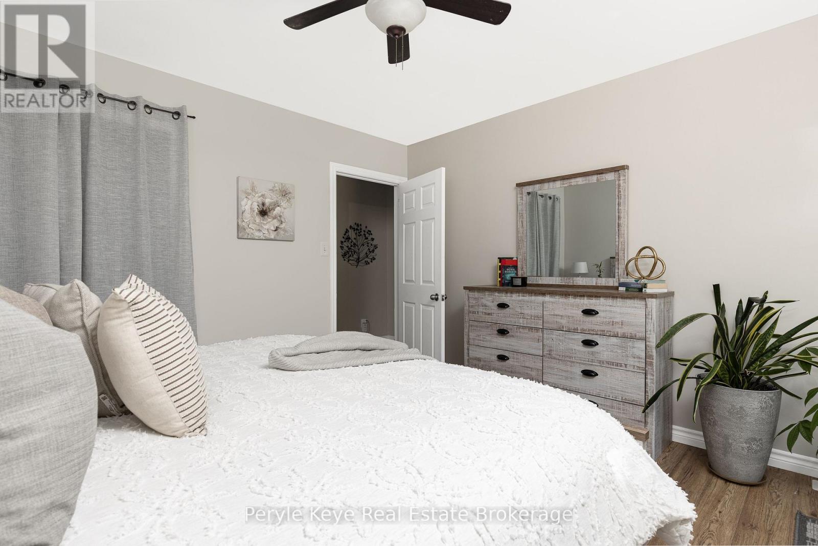 Photo 27 of 820 Manitoba Street, Bracebridge ON