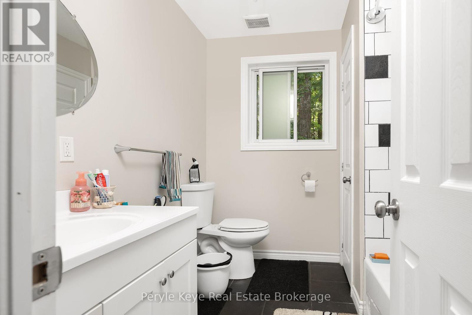 Photo 39 of 820 Manitoba Street, Bracebridge ON