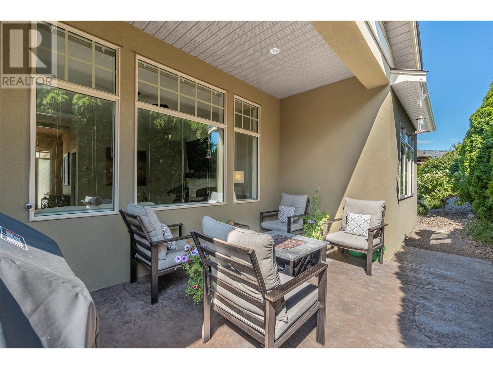 24 6833 MEADOWS Drive, Oliver