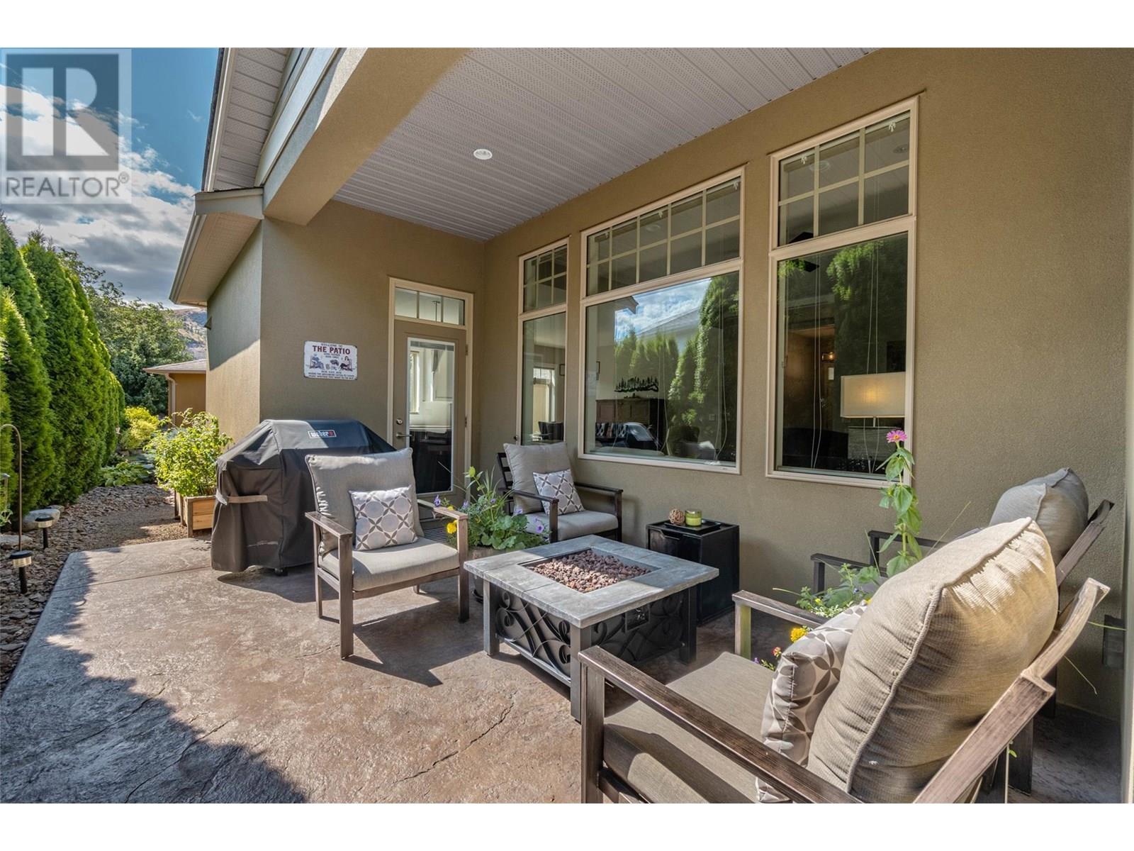 24 6833 MEADOWS Drive, Oliver