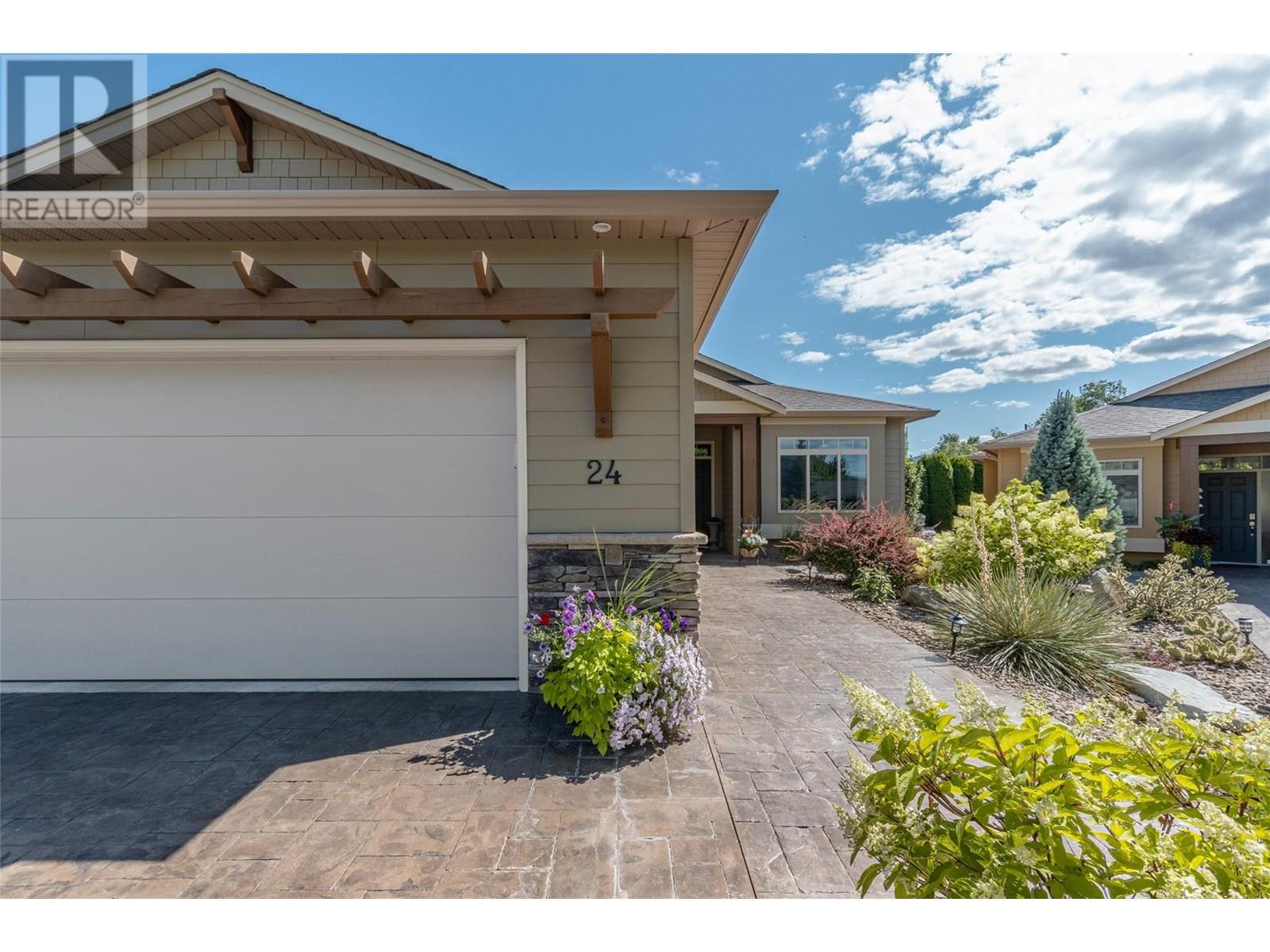 24 6833 MEADOWS Drive, Oliver