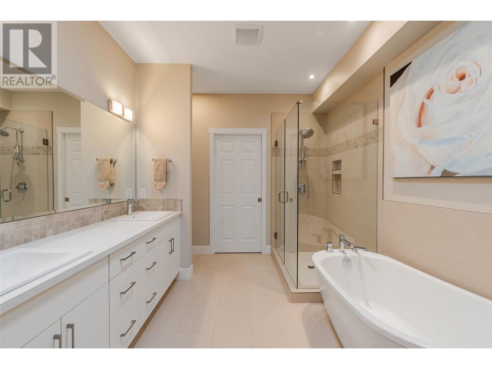 24 6833 MEADOWS Drive, Oliver