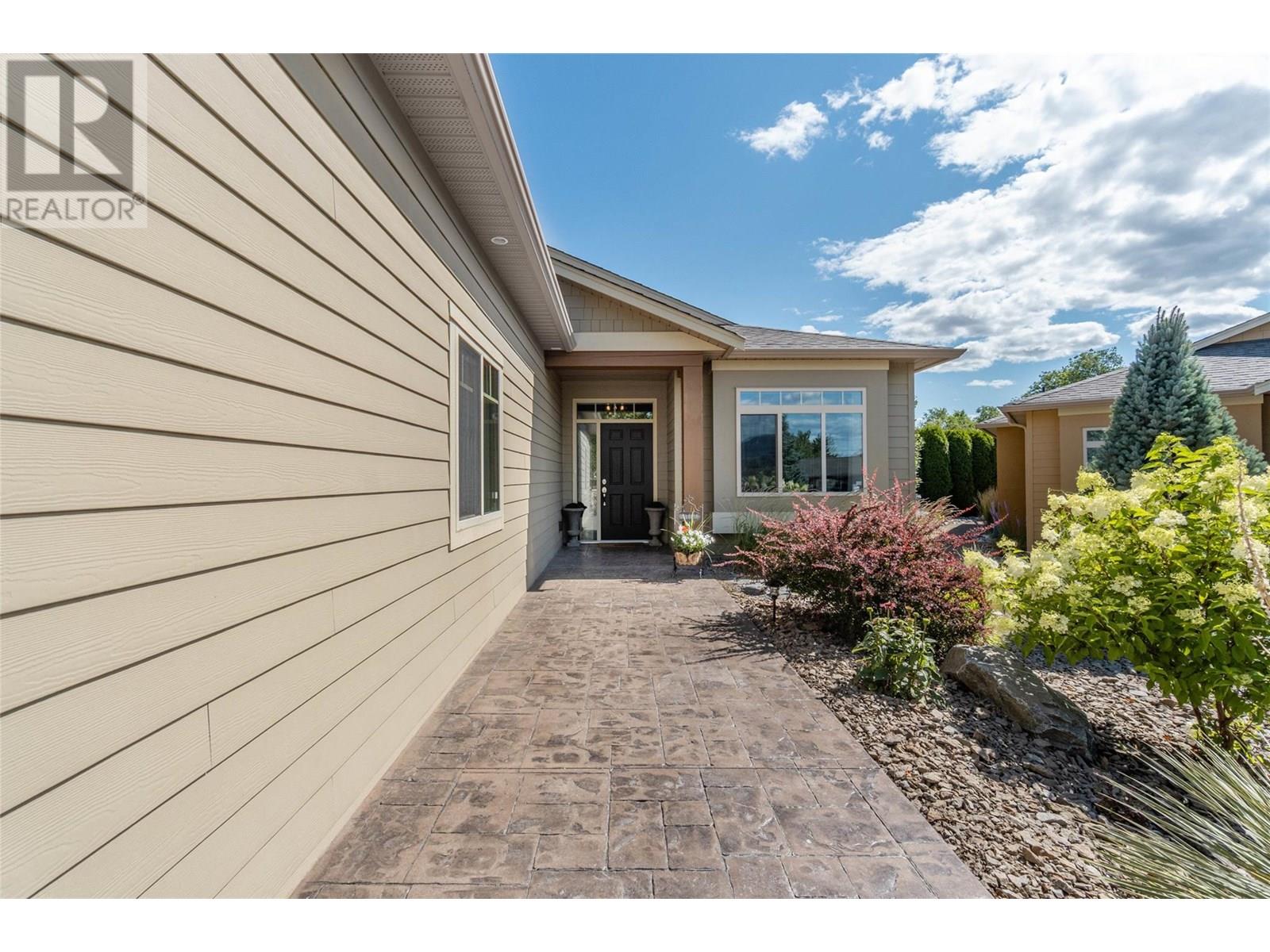 24 6833 MEADOWS Drive, Oliver