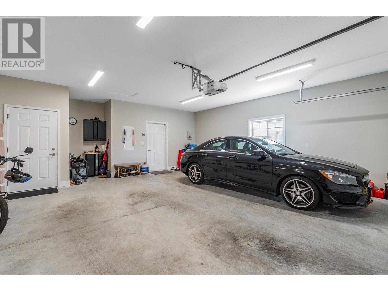 24 6833 MEADOWS Drive, Oliver