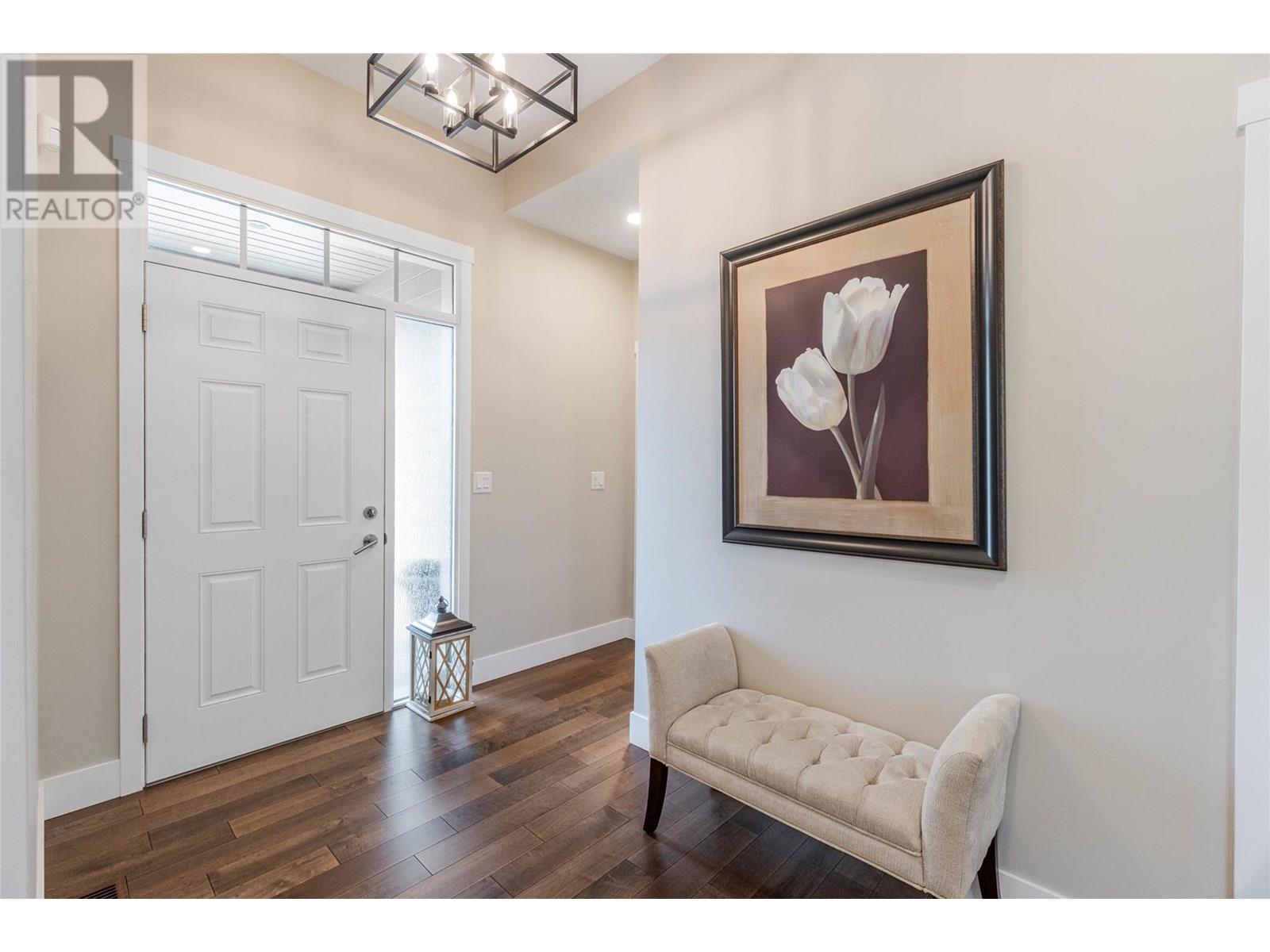 24 6833 MEADOWS Drive, Oliver