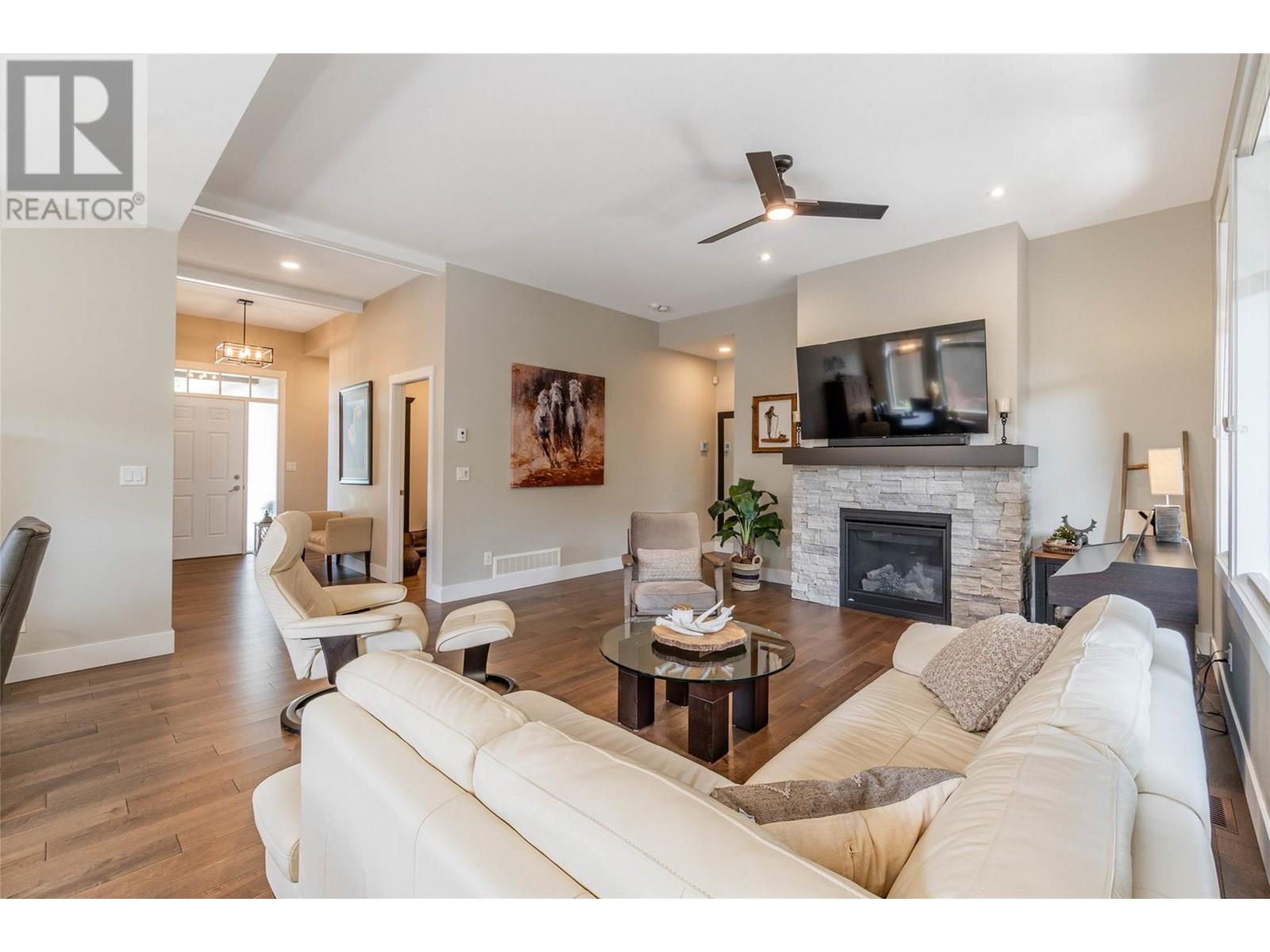 24 6833 MEADOWS Drive, Oliver
