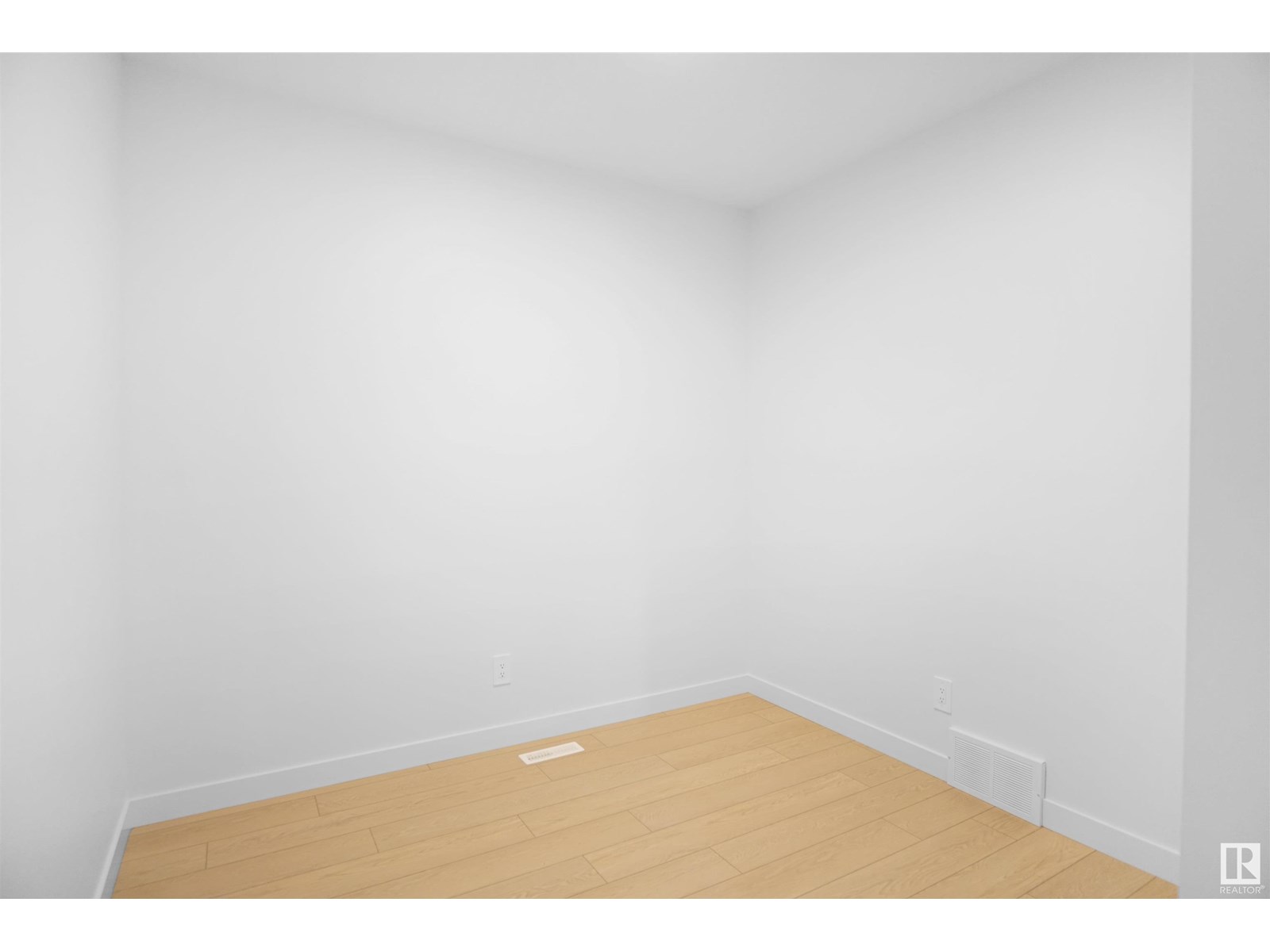 Photo 19 of 8460 183 Av Nw, Edmonton AB