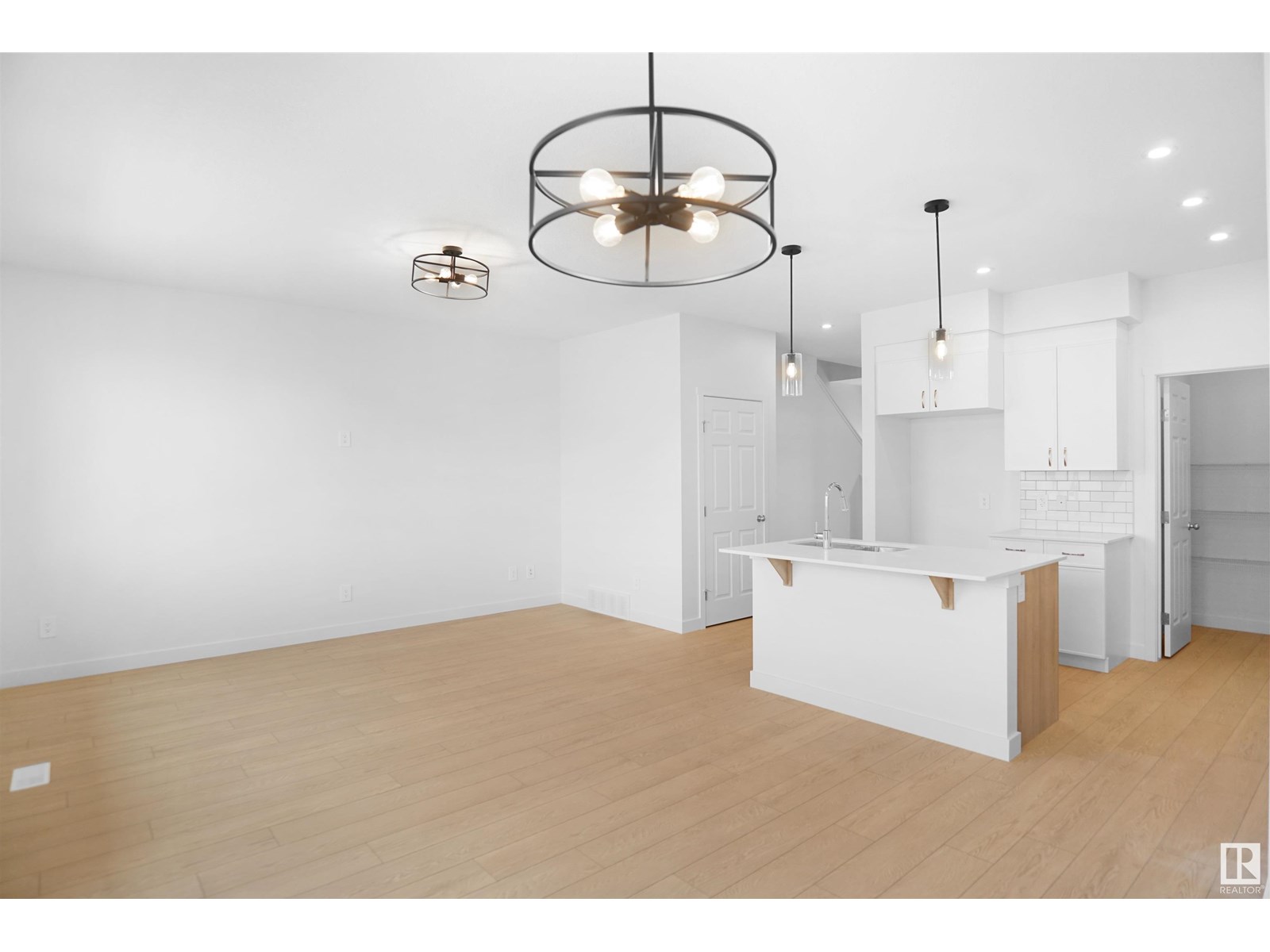 Photo 8 of 8460 183 Av Nw, Edmonton AB