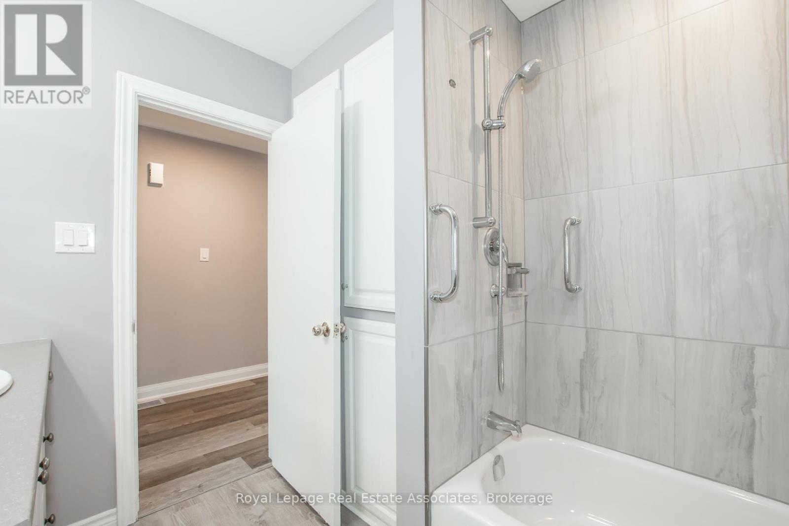 Photo 32 of 117 Louth Street, St Catharines ON