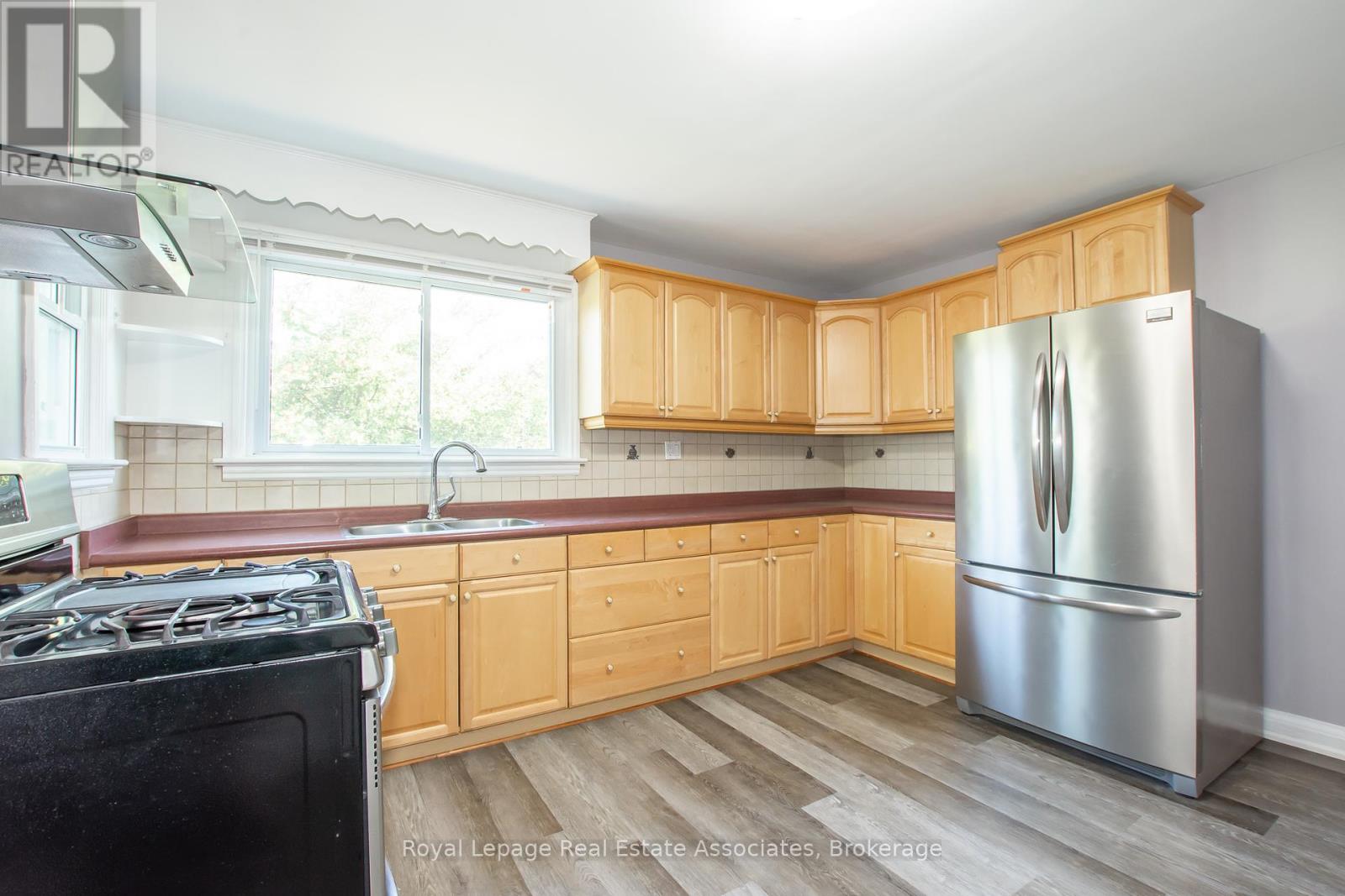 Photo 2 of 117 Louth Street, St Catharines ON