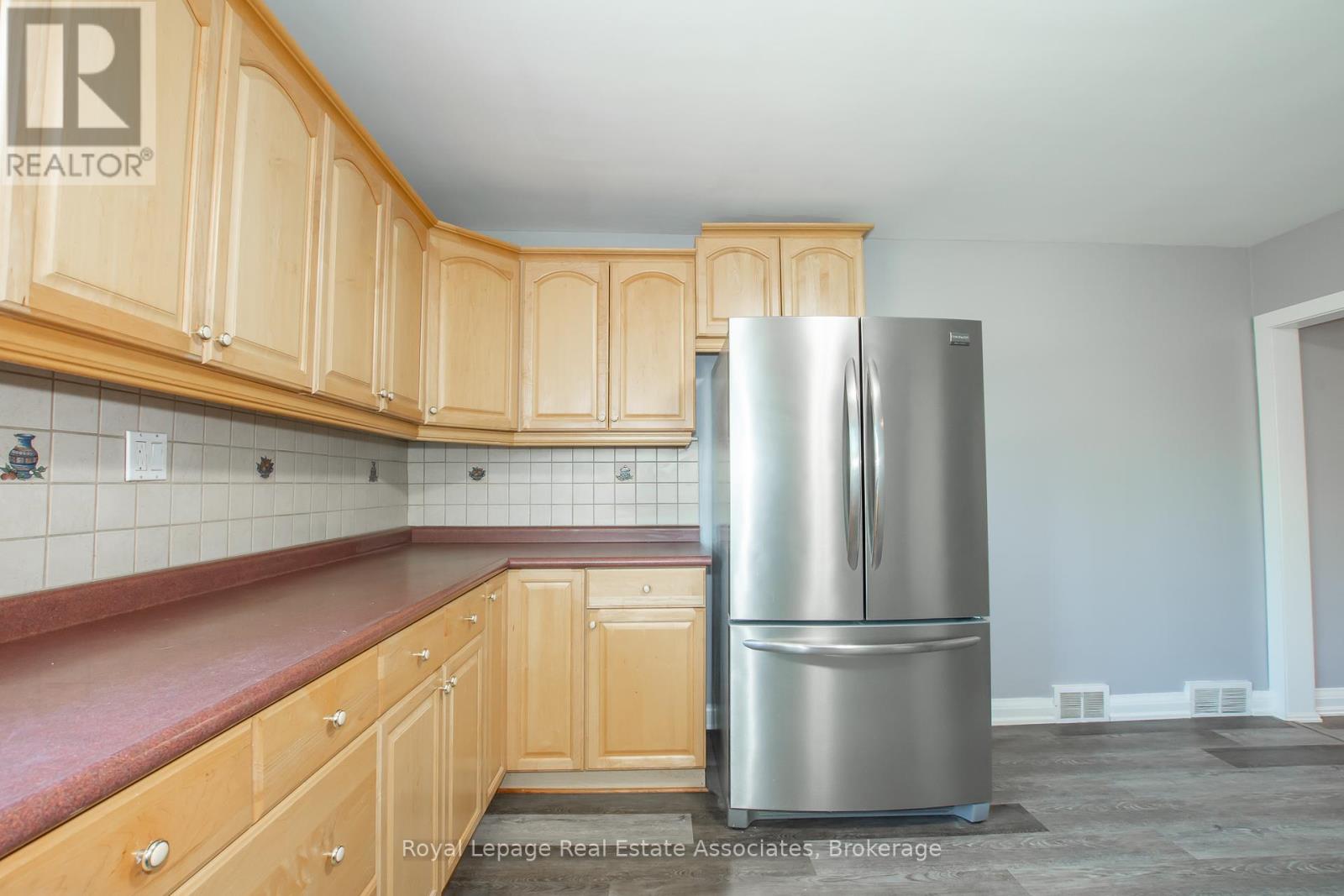 Photo 7 of 117 Louth Street, St Catharines ON