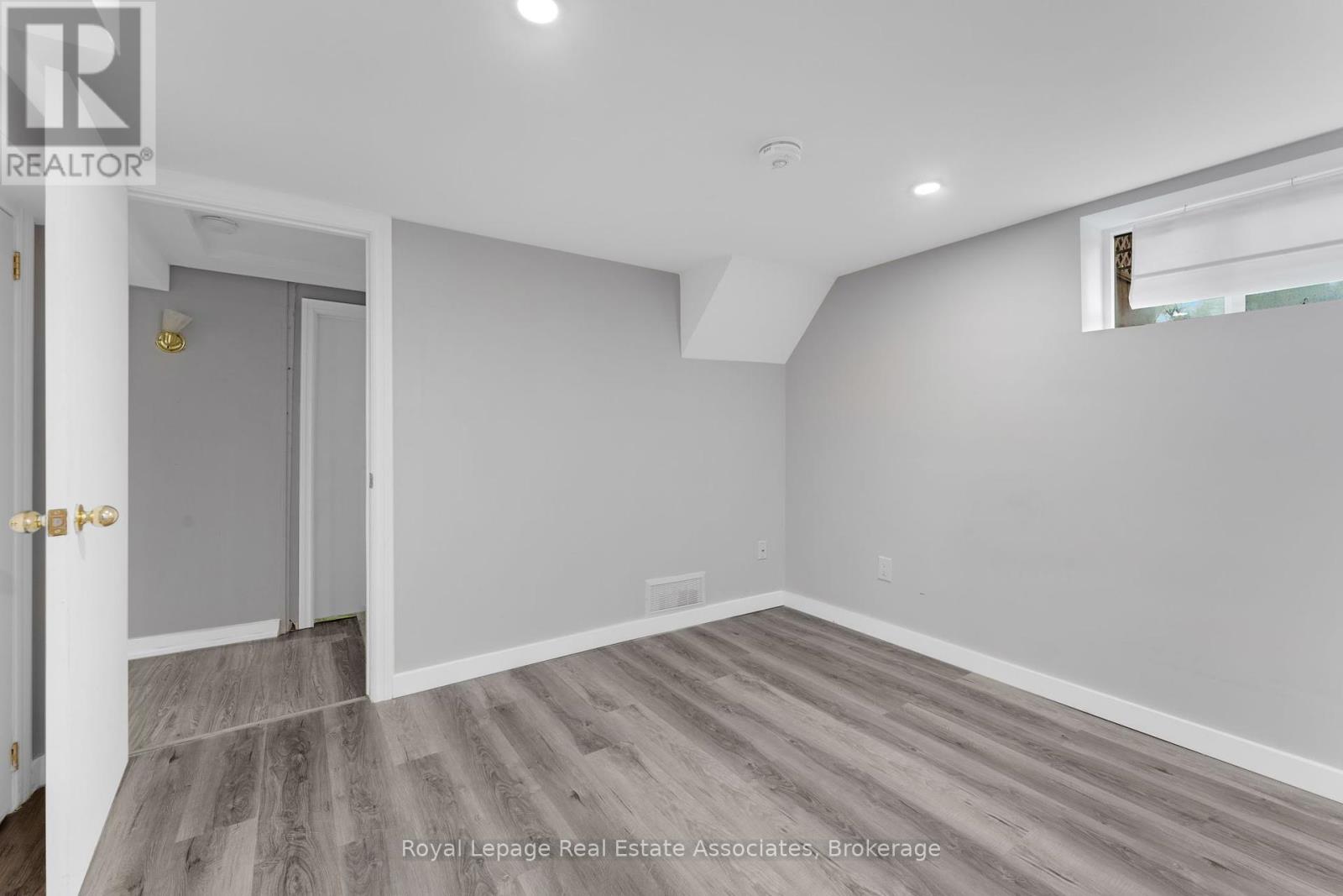 Photo 3 of 117 Louth Street, St Catharines ON
