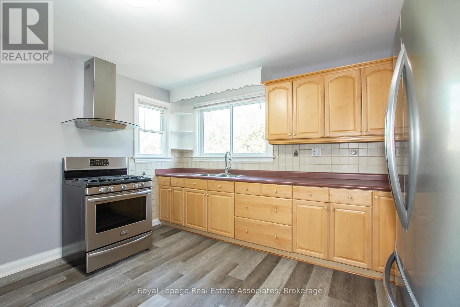 Photo 16 of 117 Louth Street, St Catharines ON