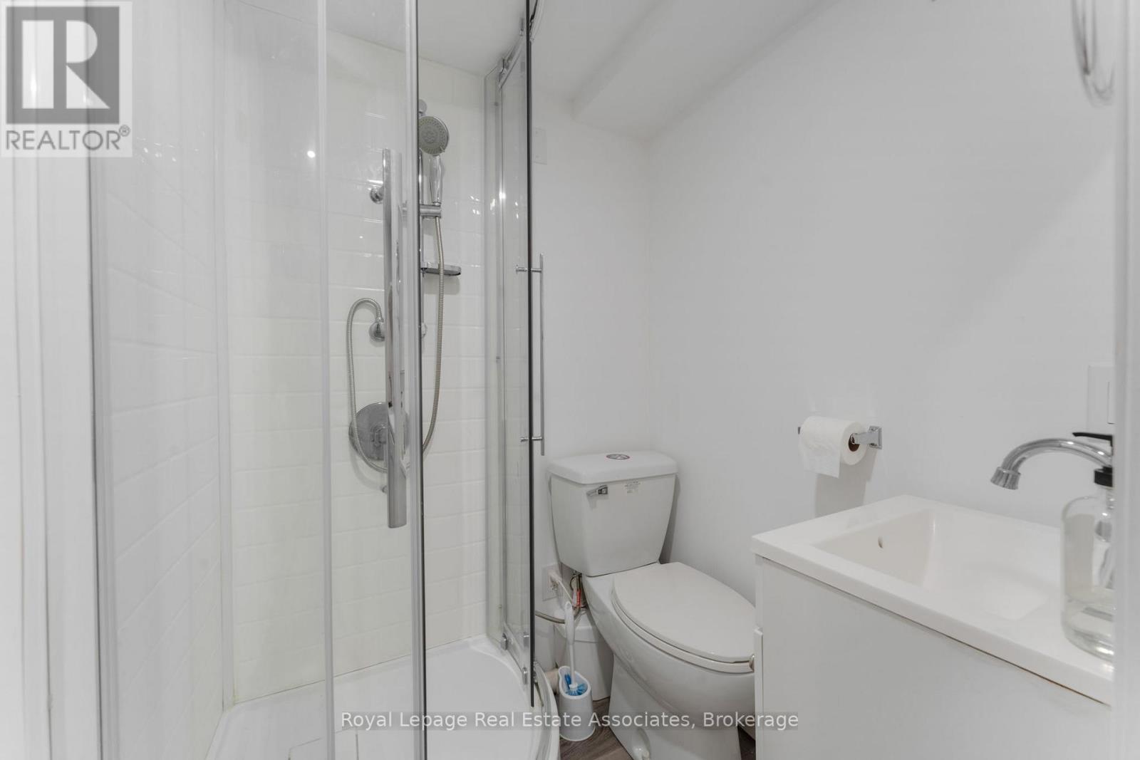 Photo 12 of 117 Louth Street, St Catharines ON