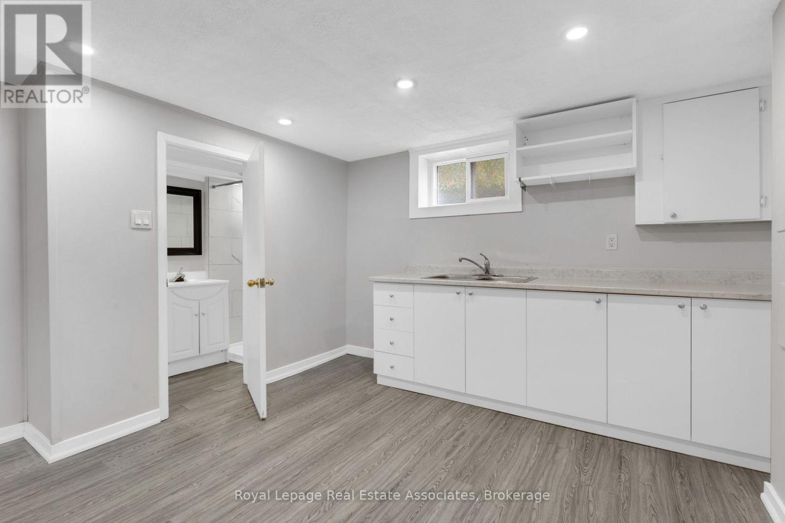 Photo 20 of 117 Louth Street, St Catharines ON