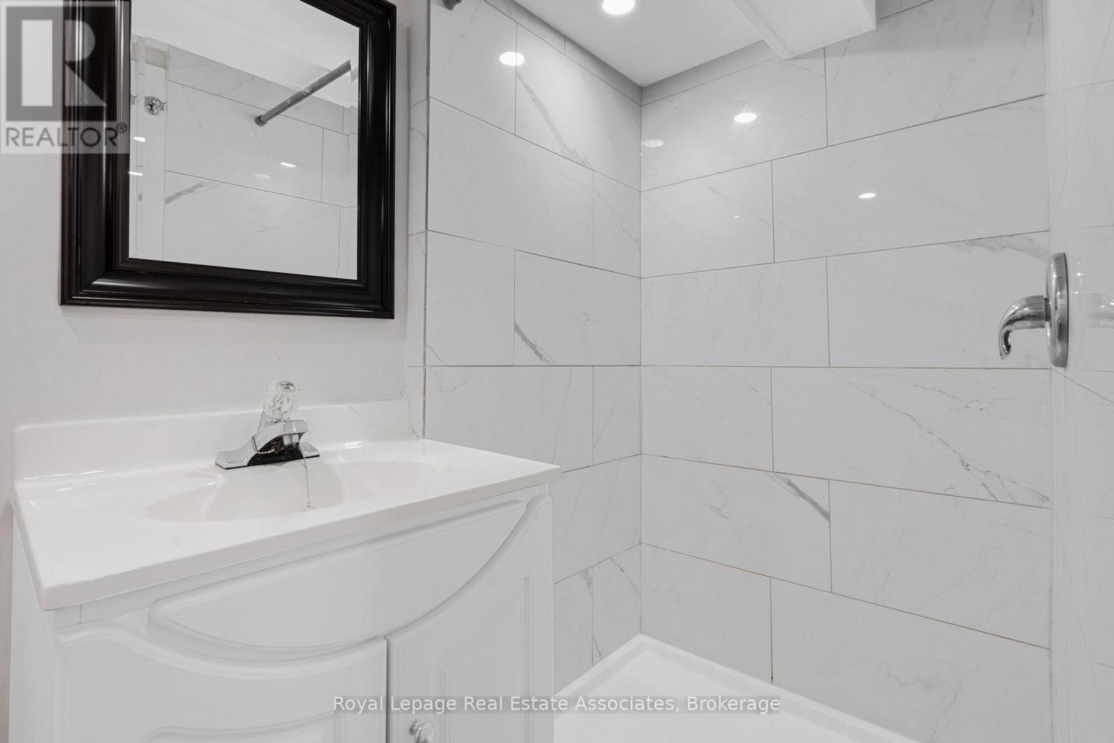 Photo 30 of 117 Louth Street, St Catharines ON