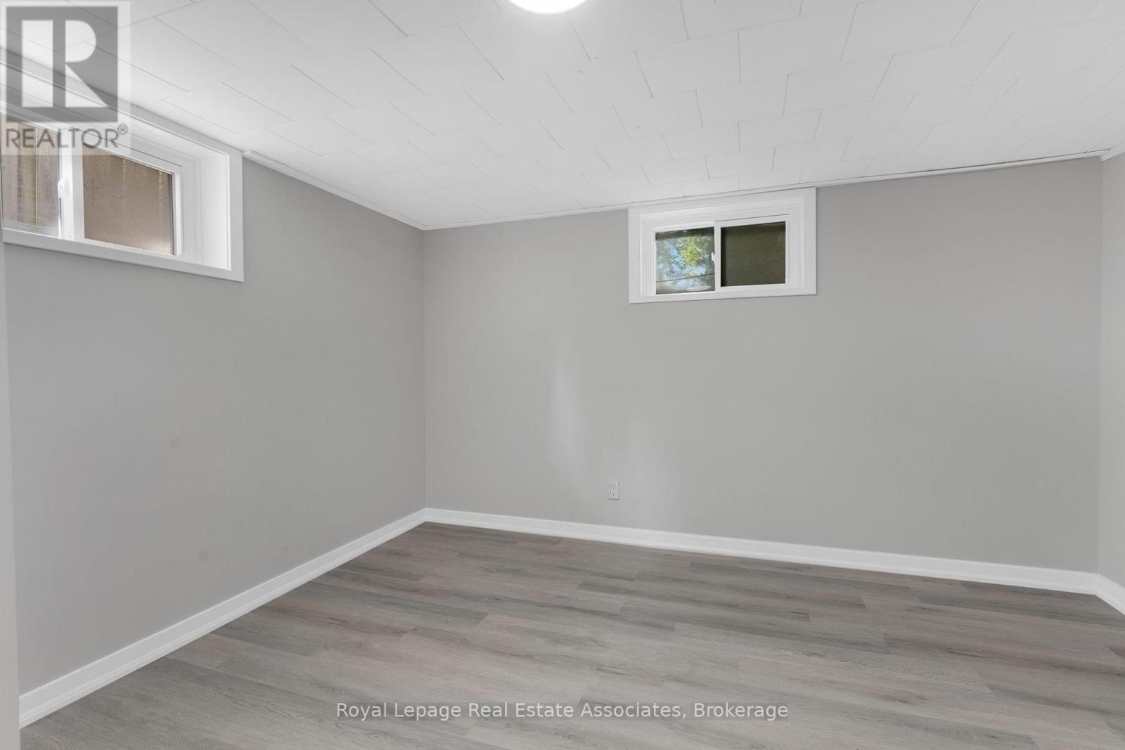 Photo 24 of 117 Louth Street, St Catharines ON