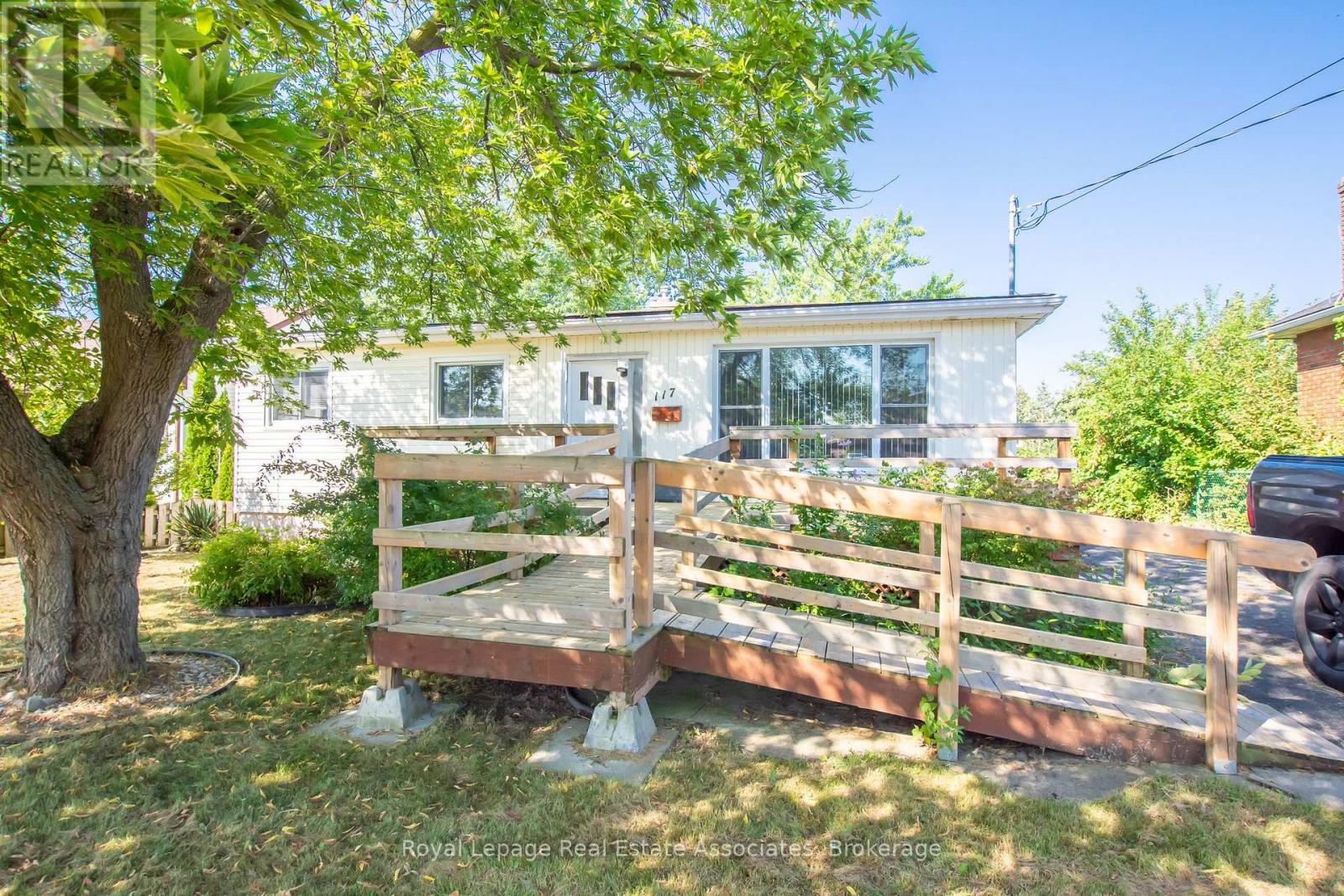 Photo 35 of 117 Louth Street, St Catharines ON