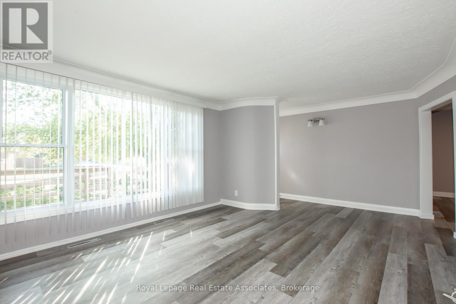 Photo 31 of 117 Louth Street, St Catharines ON