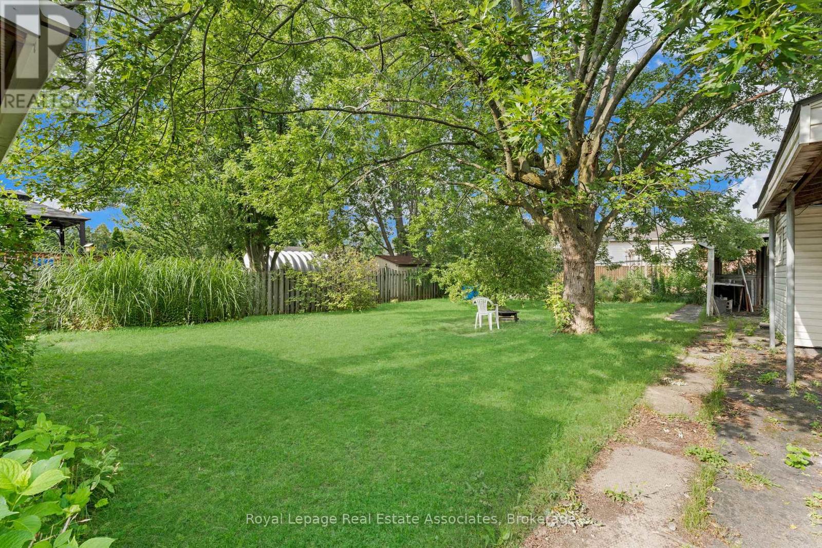 Photo 18 of 117 Louth Street, St Catharines ON