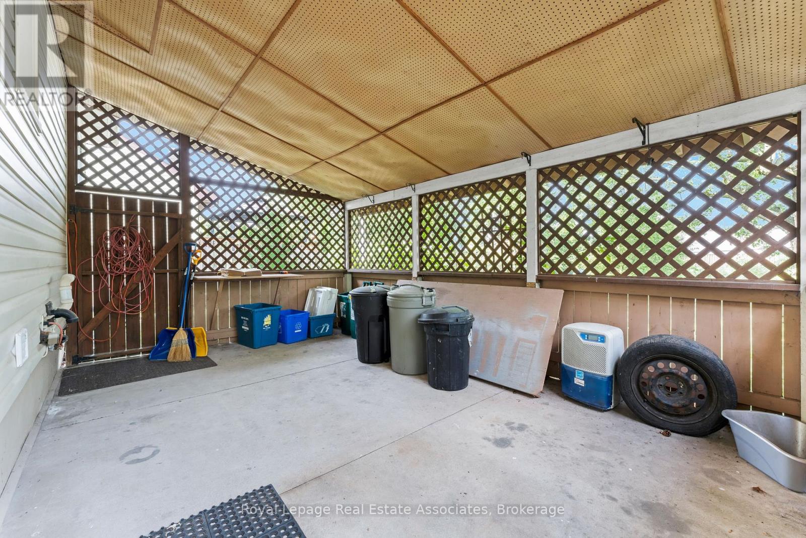 Photo 41 of 117 Louth Street, St Catharines ON