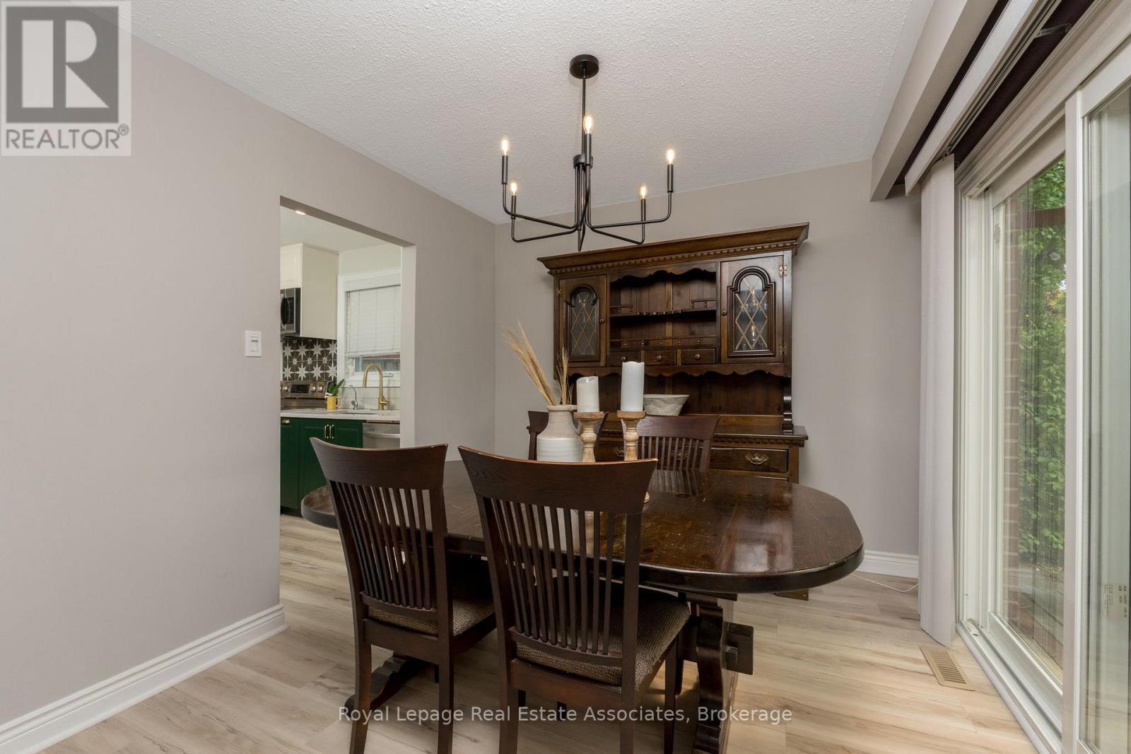 Photo 1 of 28 Newby Court, Brampton ON