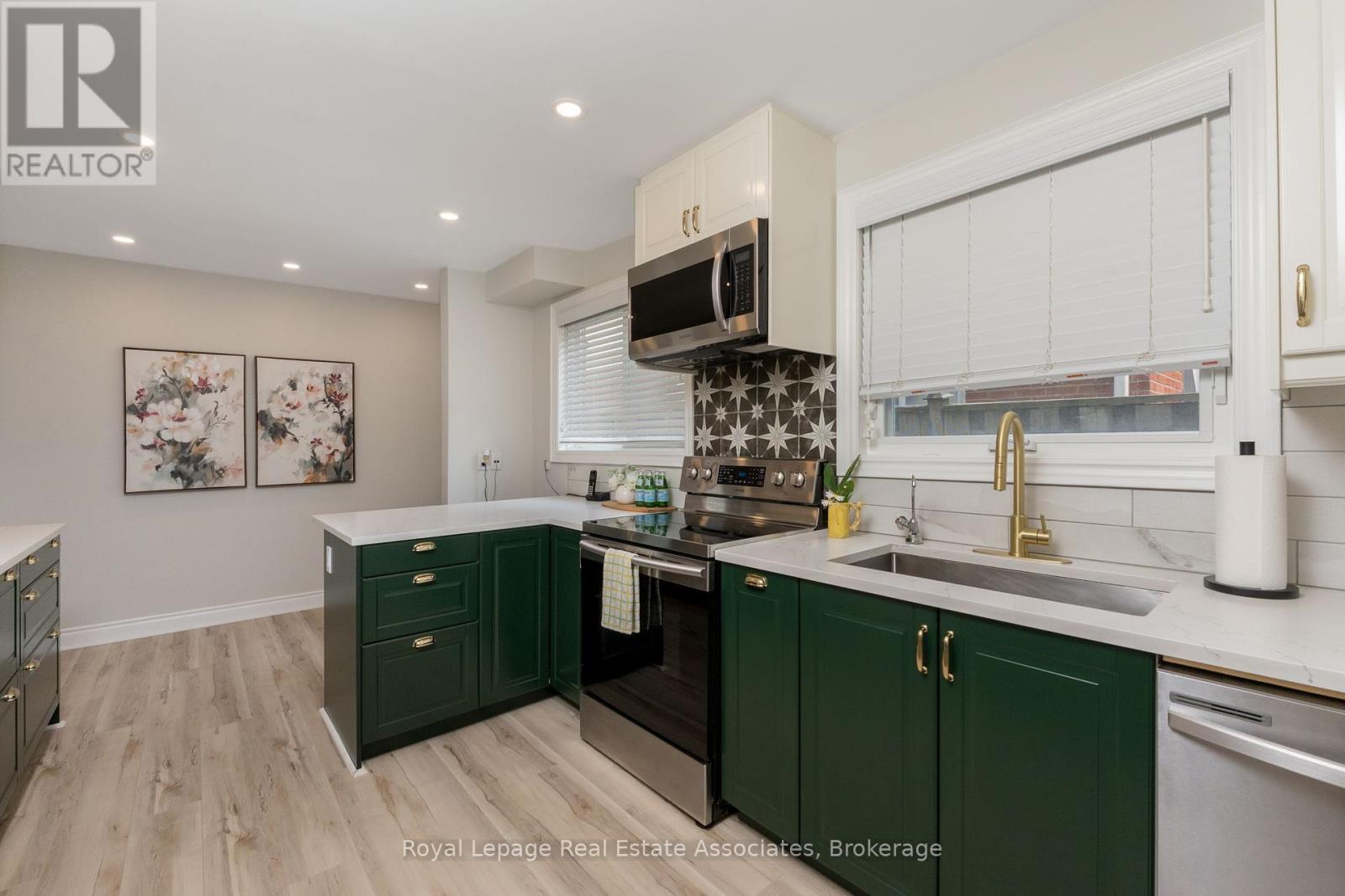Photo 39 of 28 Newby Court, Brampton ON