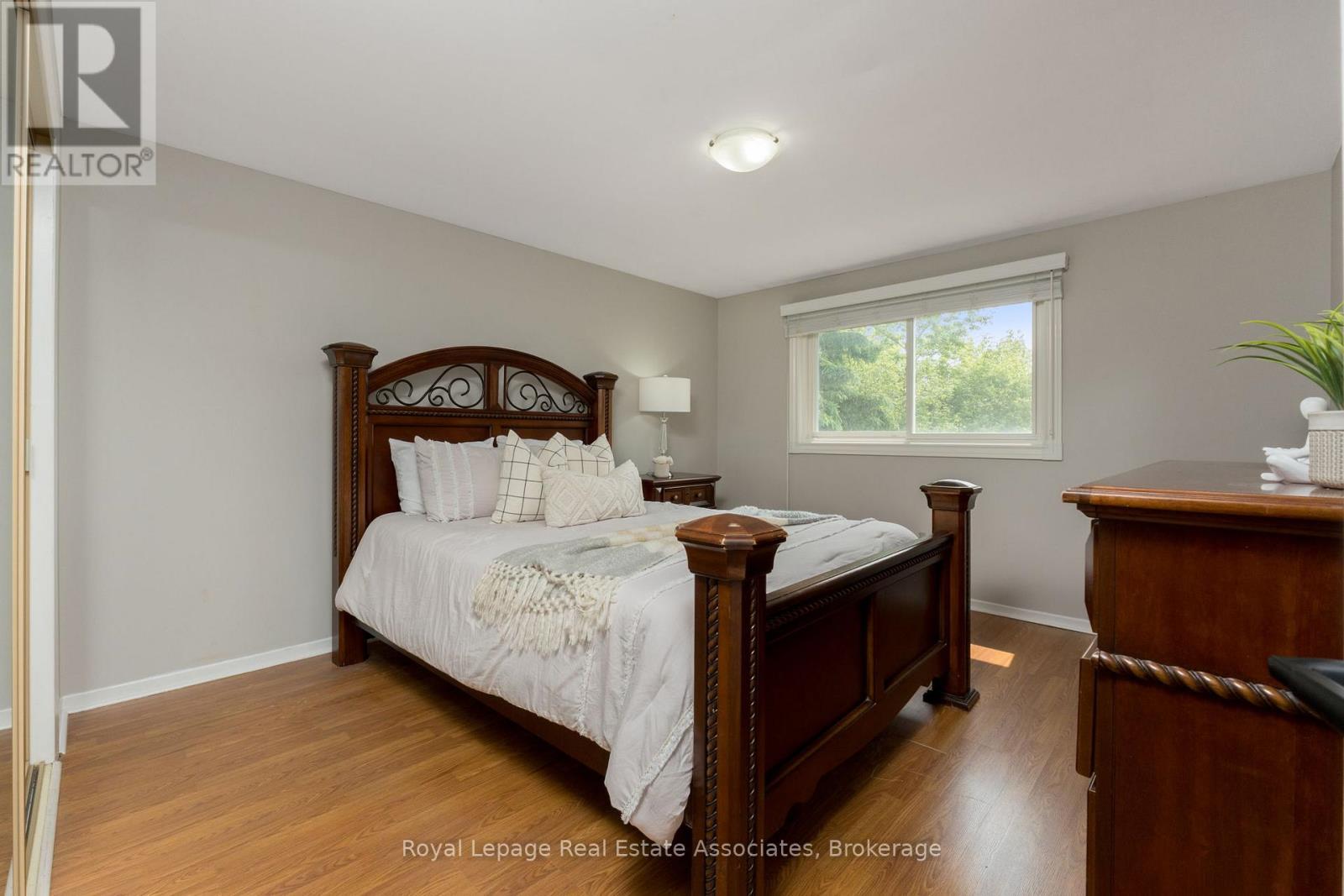 Photo 10 of 28 Newby Court, Brampton ON