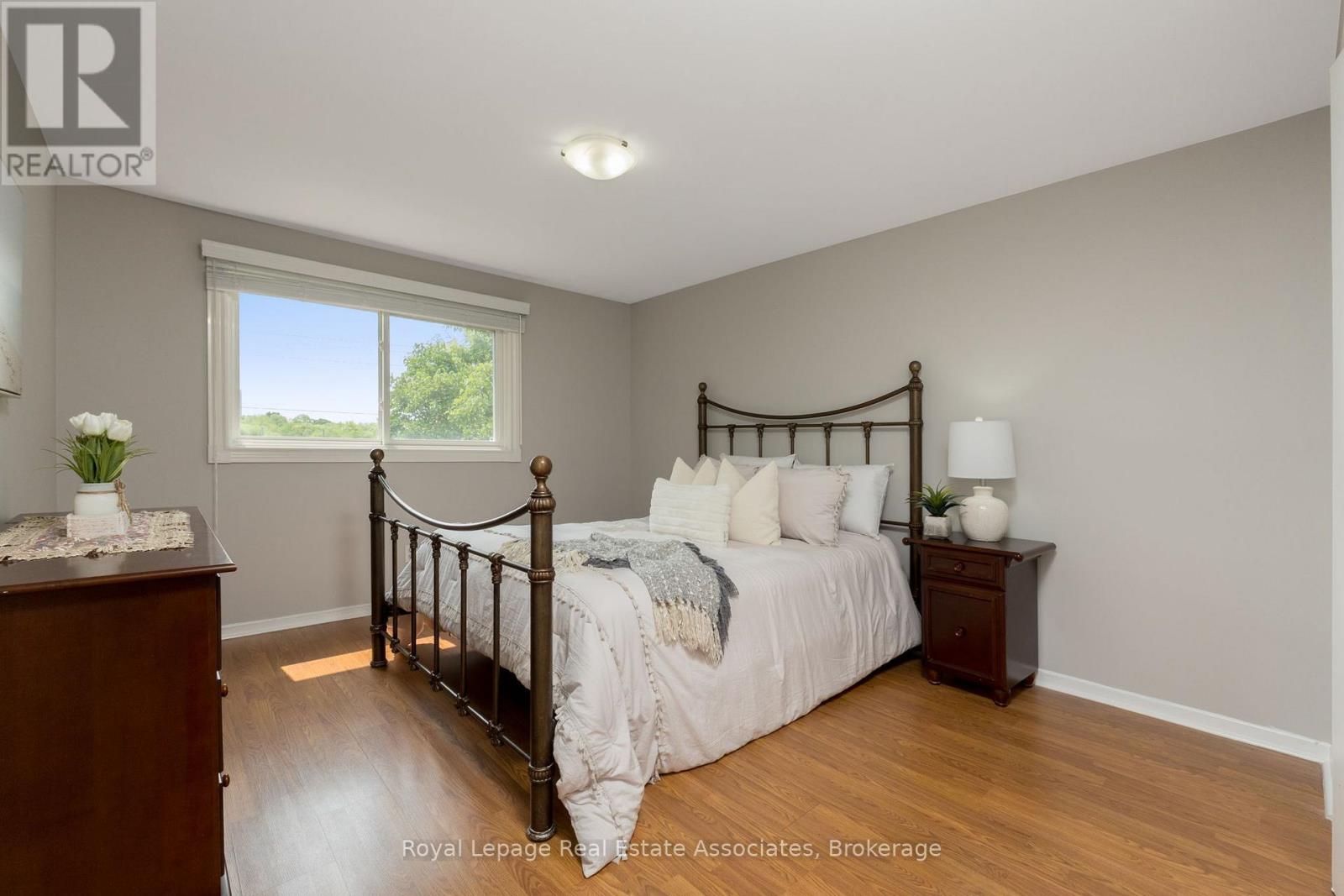 Photo 36 of 28 Newby Court, Brampton ON