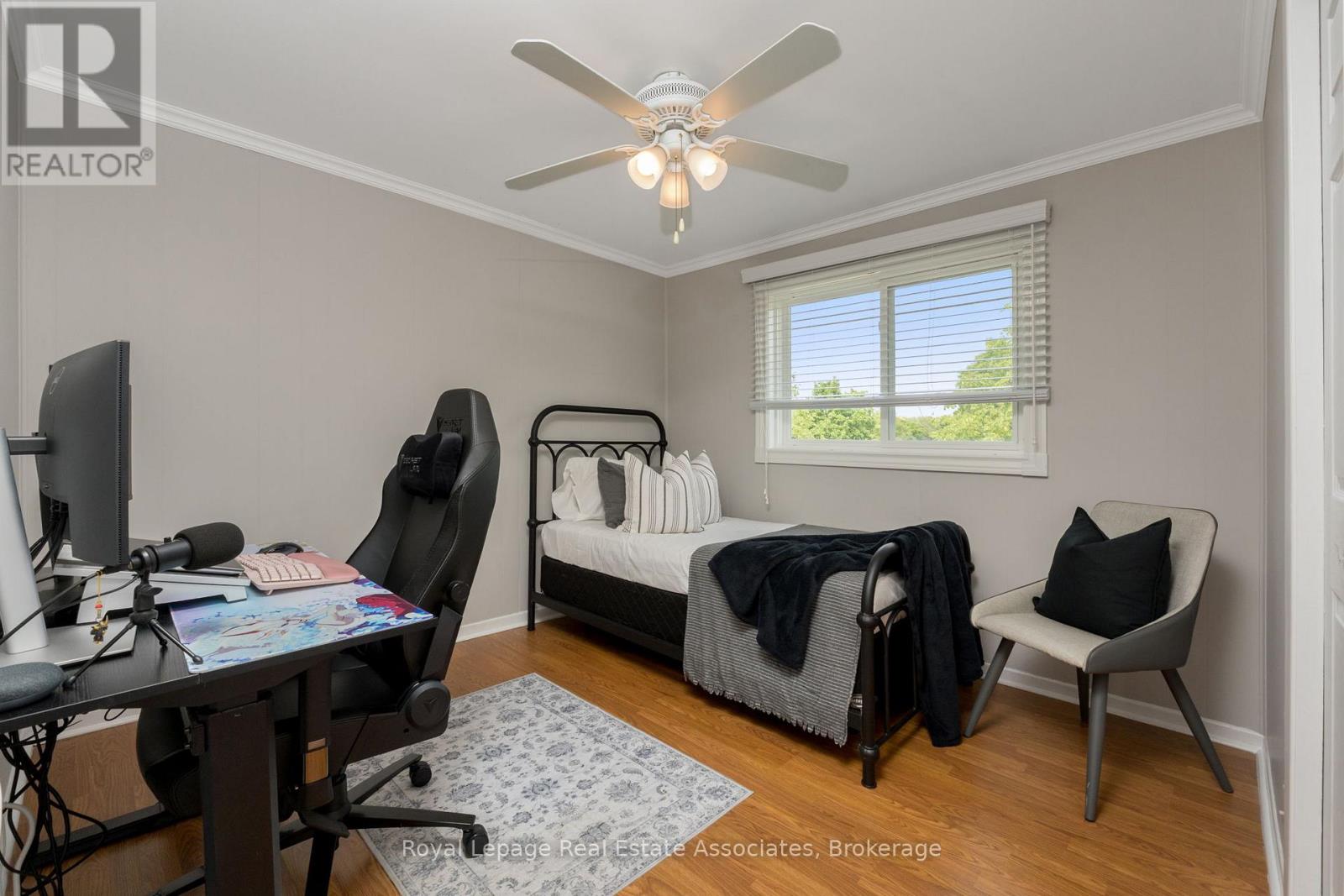 Photo 11 of 28 Newby Court, Brampton ON