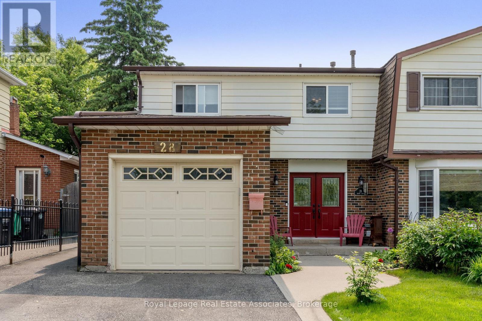 Photo 7 of 28 Newby Court, Brampton ON