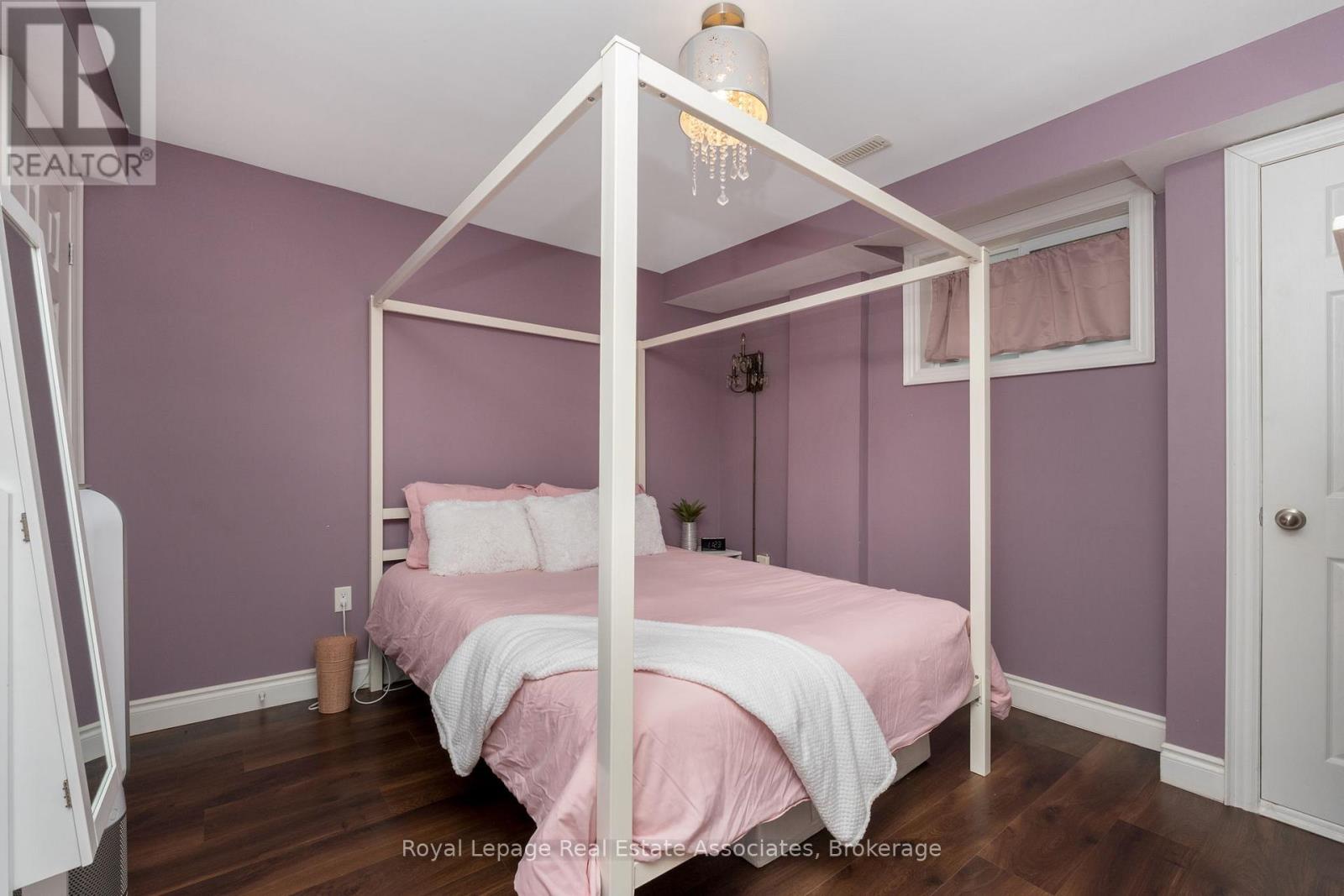 Photo 17 of 28 Newby Court, Brampton ON
