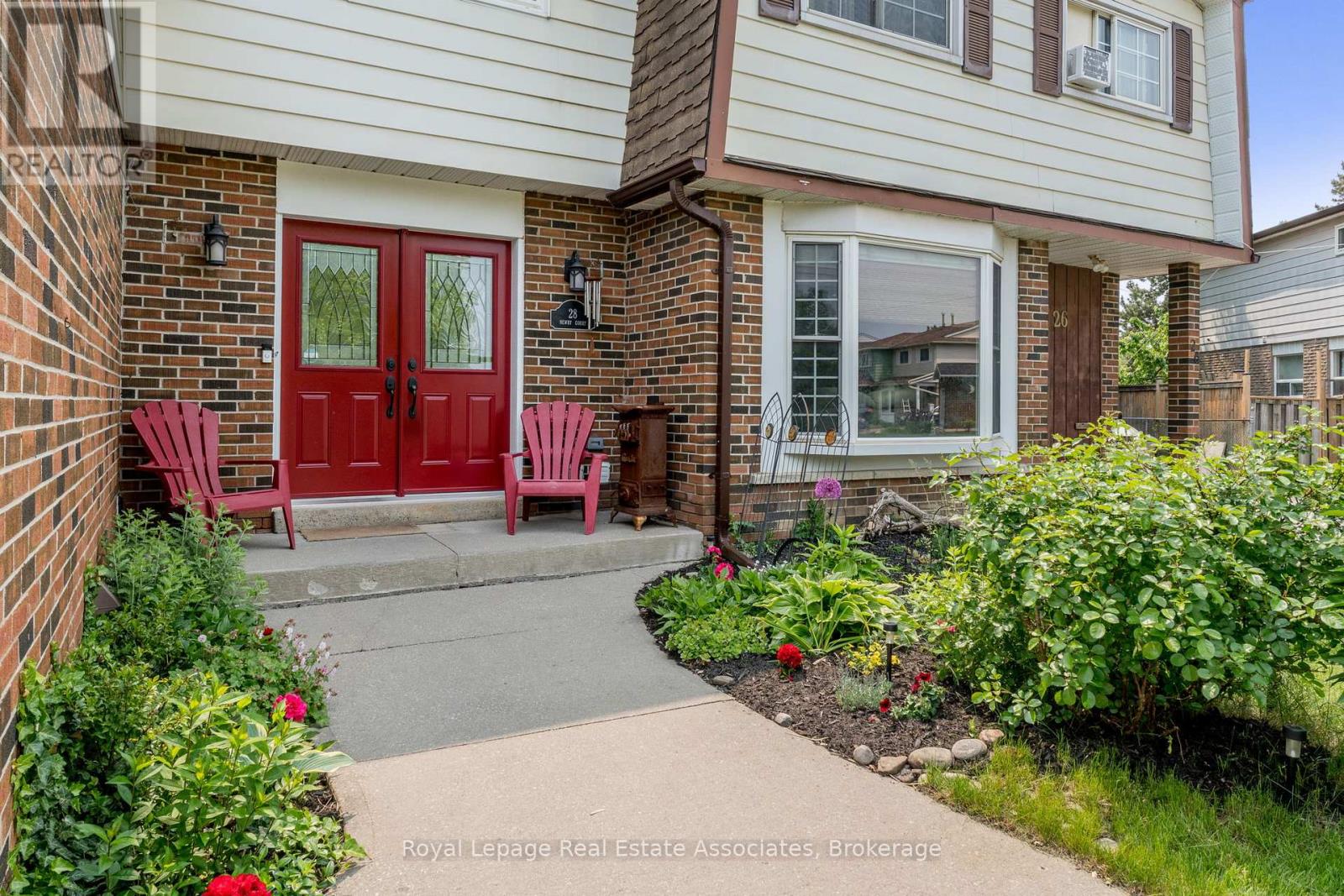 Photo 12 of 28 Newby Court, Brampton ON