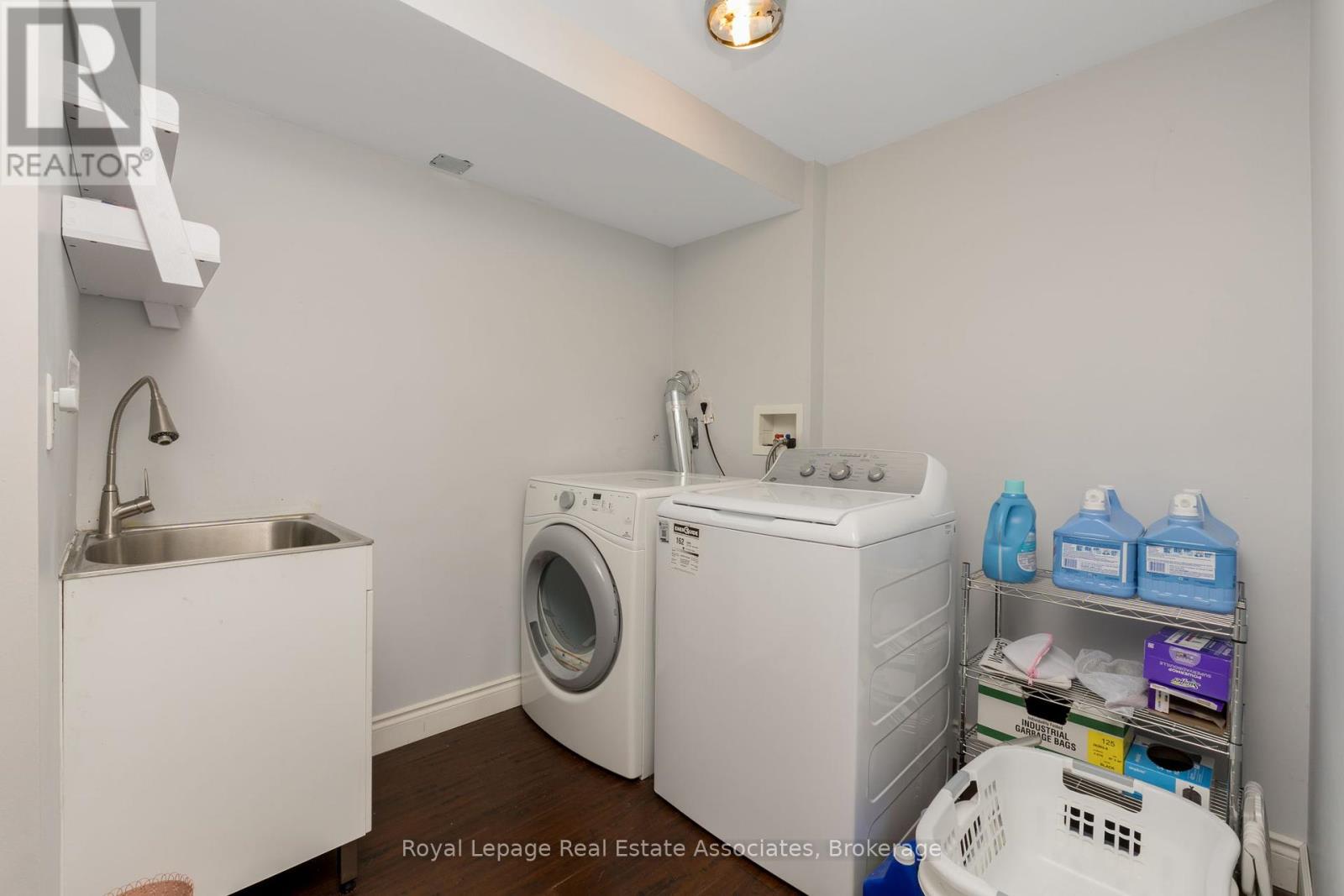 Photo 13 of 28 Newby Court, Brampton ON