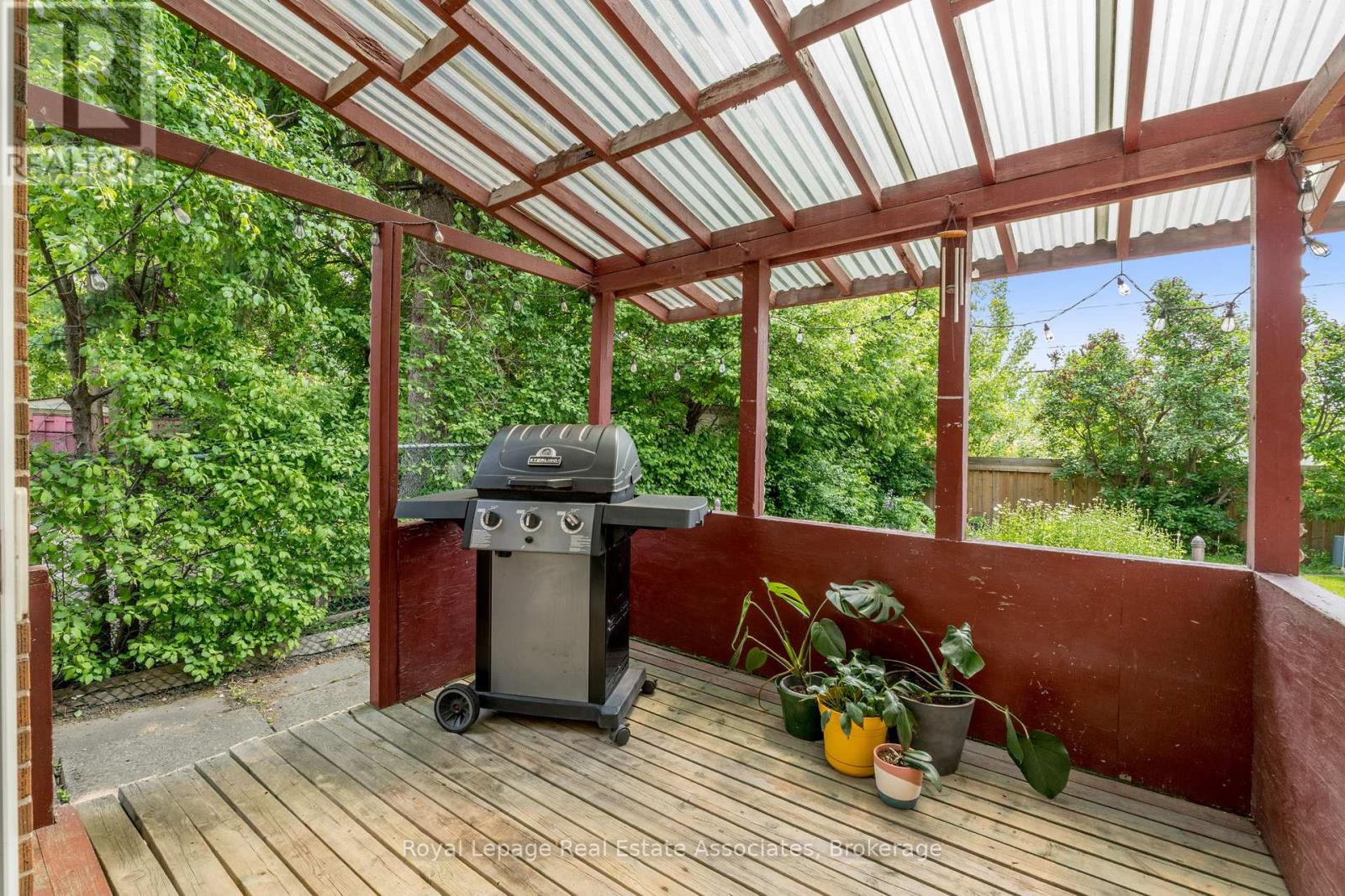 Photo 9 of 28 Newby Court, Brampton ON