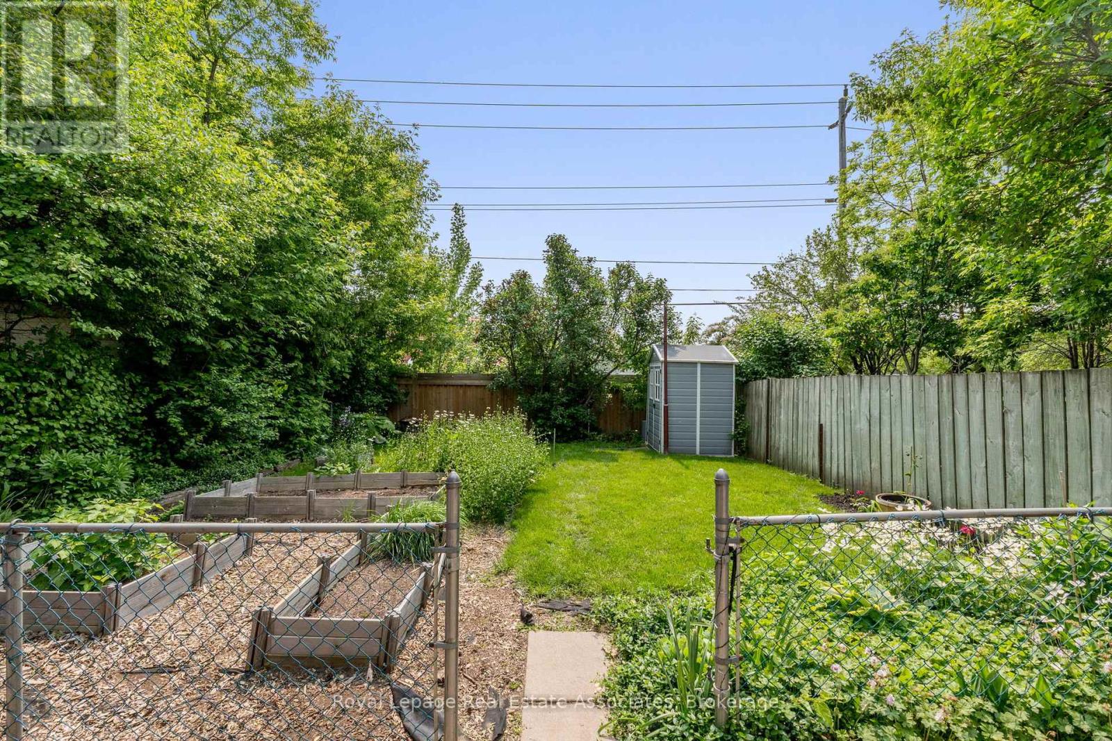 Photo 14 of 28 Newby Court, Brampton ON