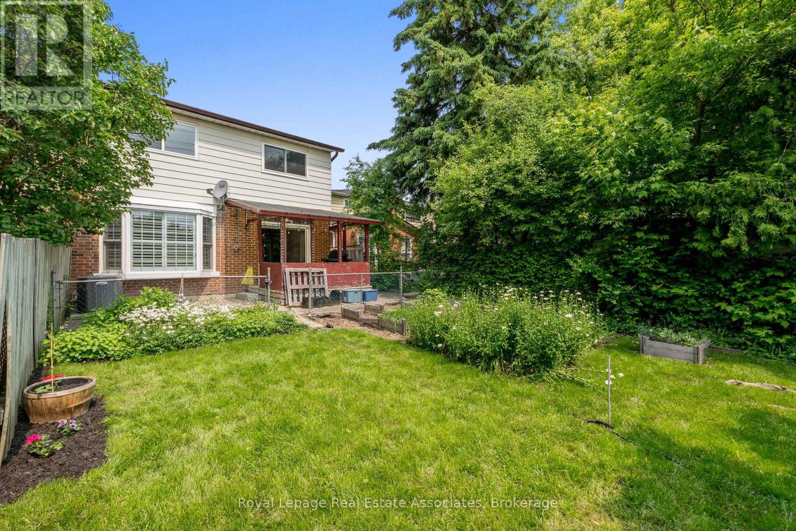 Photo 18 of 28 Newby Court, Brampton ON