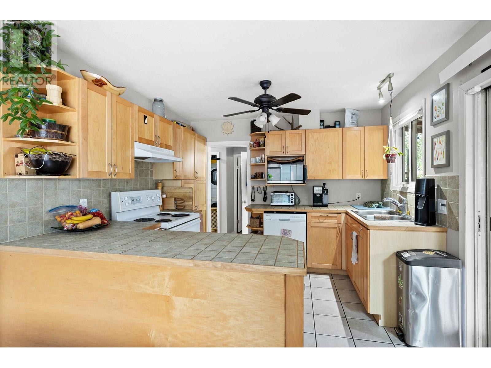  842 Walrod Street, Kelowna