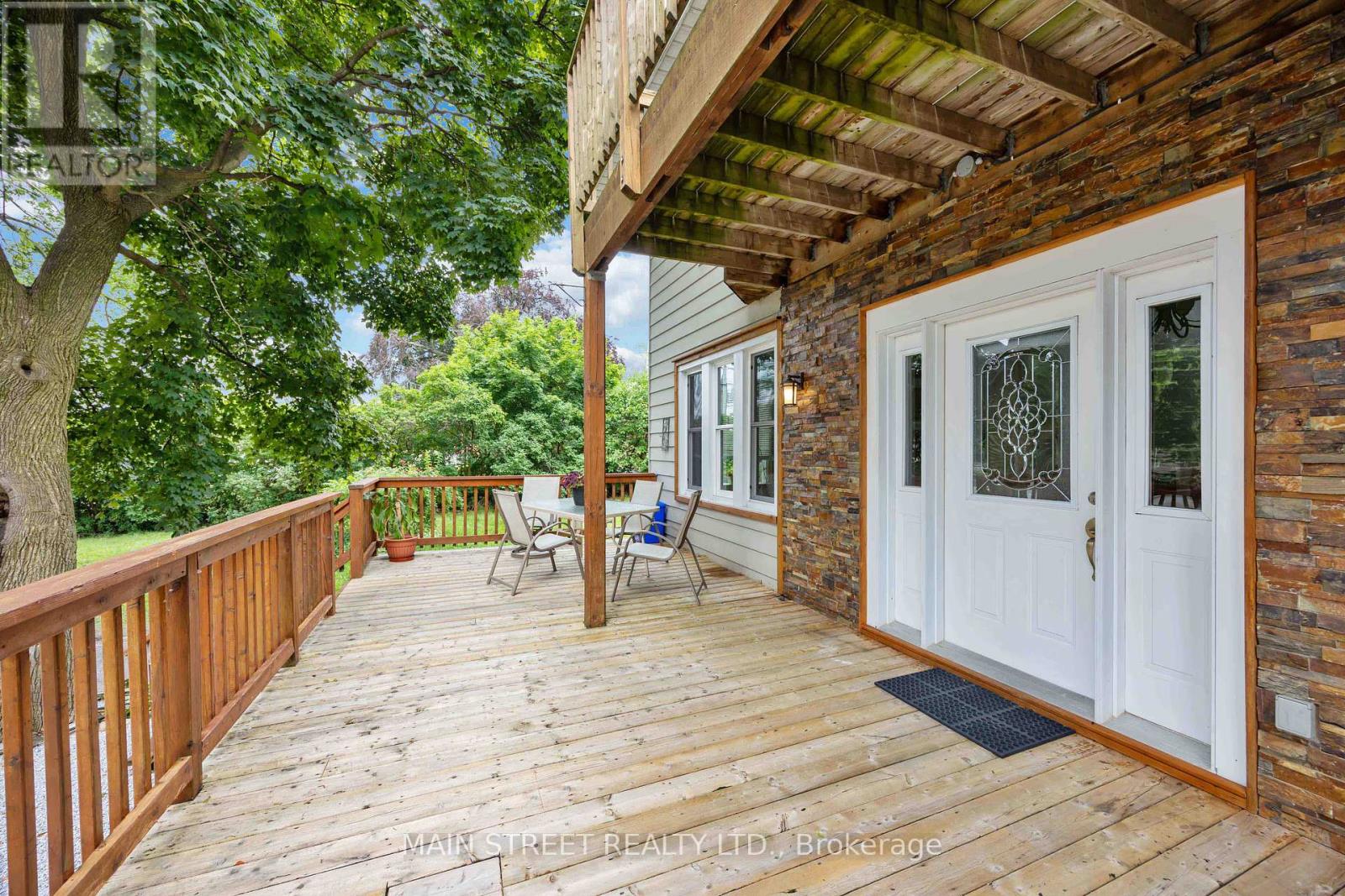 Photo 30 of 194 London Road, Sarnia ON