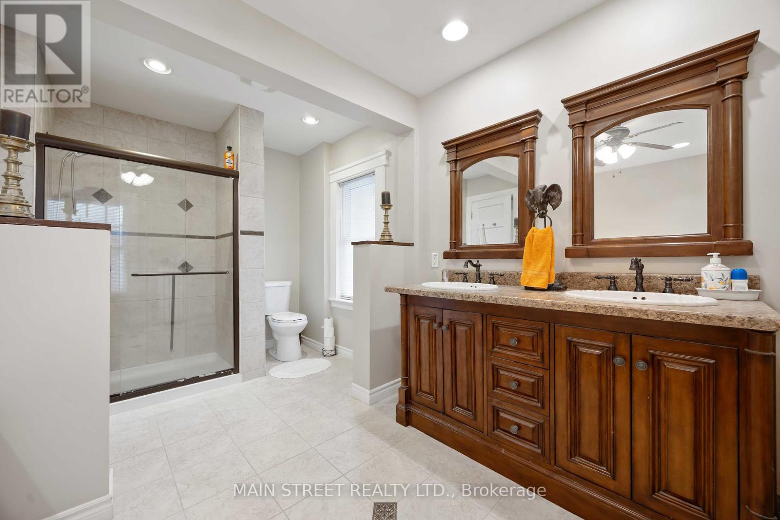 Photo 27 of 194 London Road, Sarnia ON