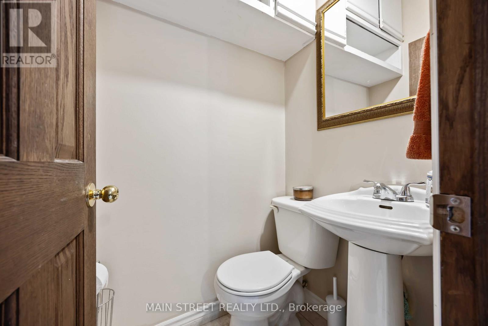 Photo 10 of 194 London Road, Sarnia ON