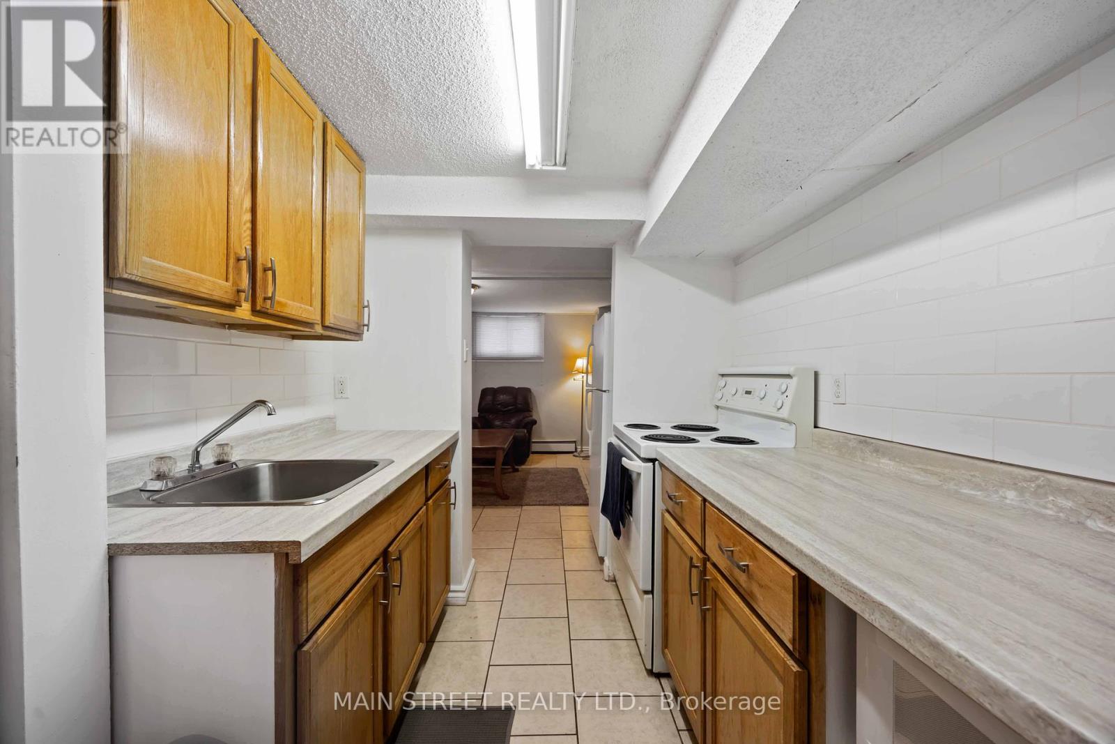 Photo 34 of 194 London Road, Sarnia ON